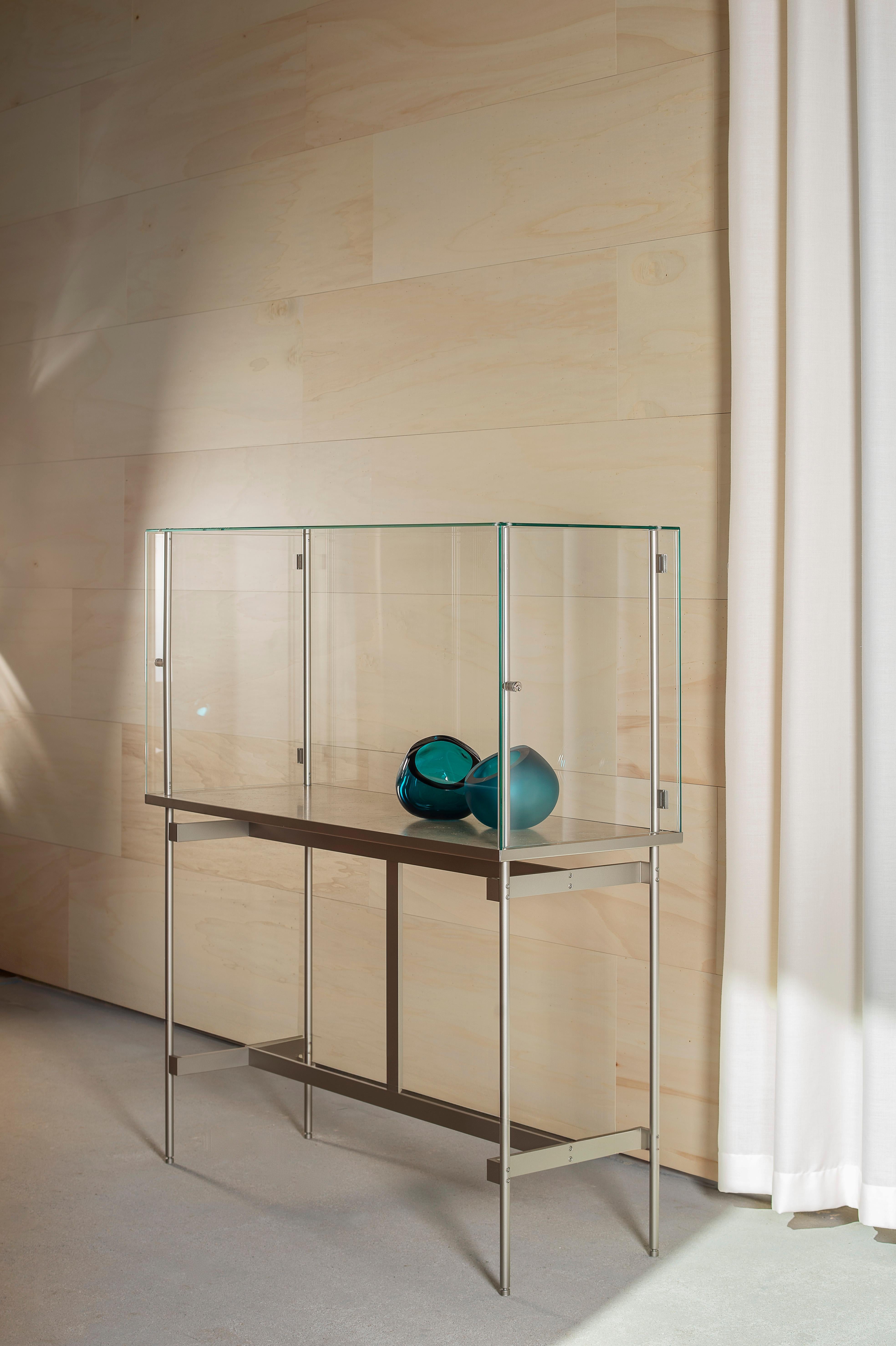 Visibile M Vertical Display Cabinet by Angelo Alinea In New Condition For Sale In Geneve, CH