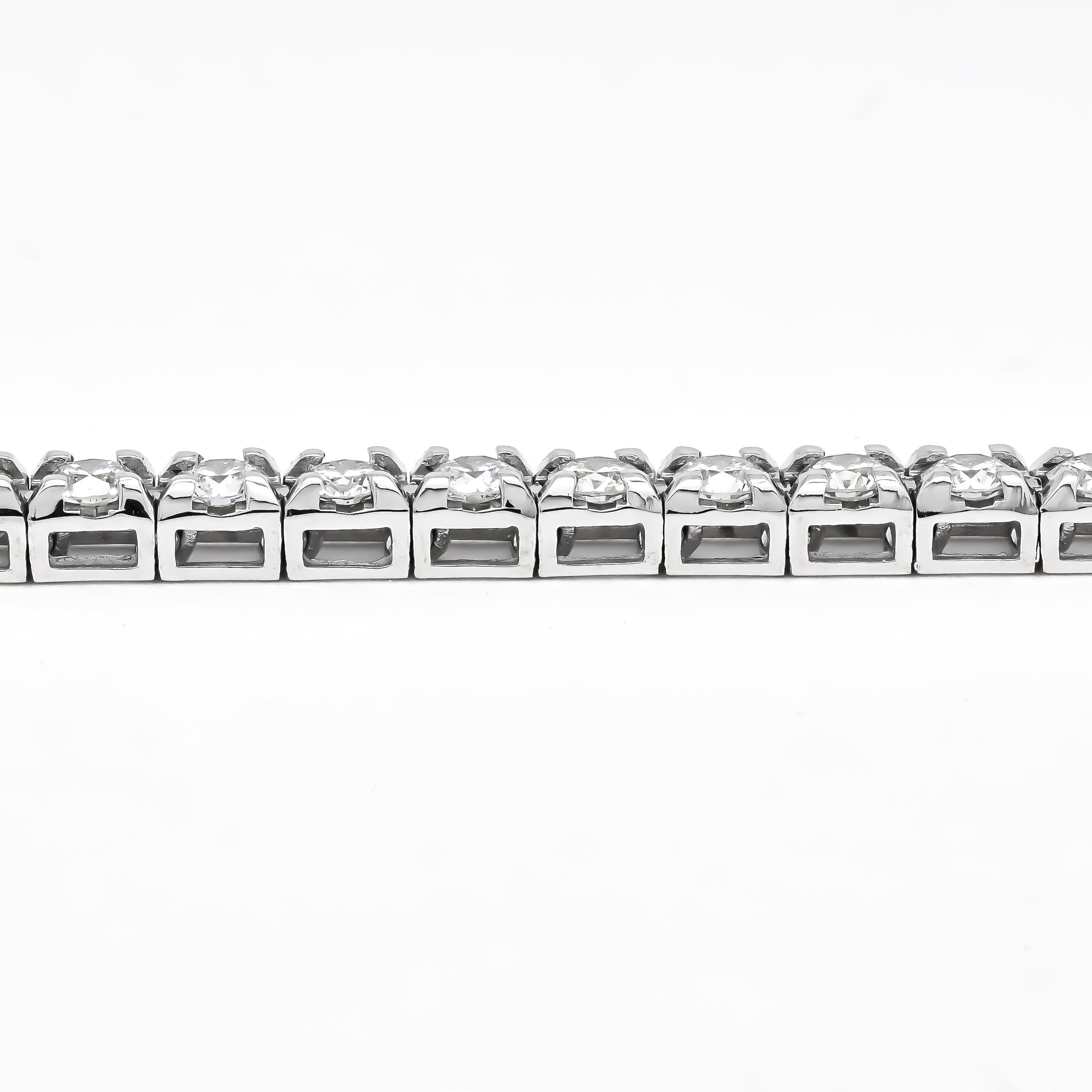 ModernesTennis-Armband aus 18 Karat Weißgold mit natürlichen Diamanten 4,00 Karat (Brillantschliff) im Angebot