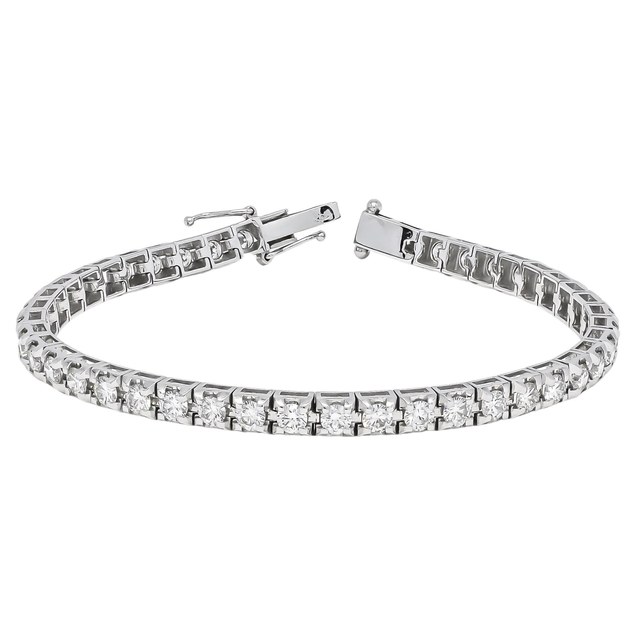 Bracelet de tennis classique en or blanc 18 carats avec diamants Nature 5.00 carats en vente