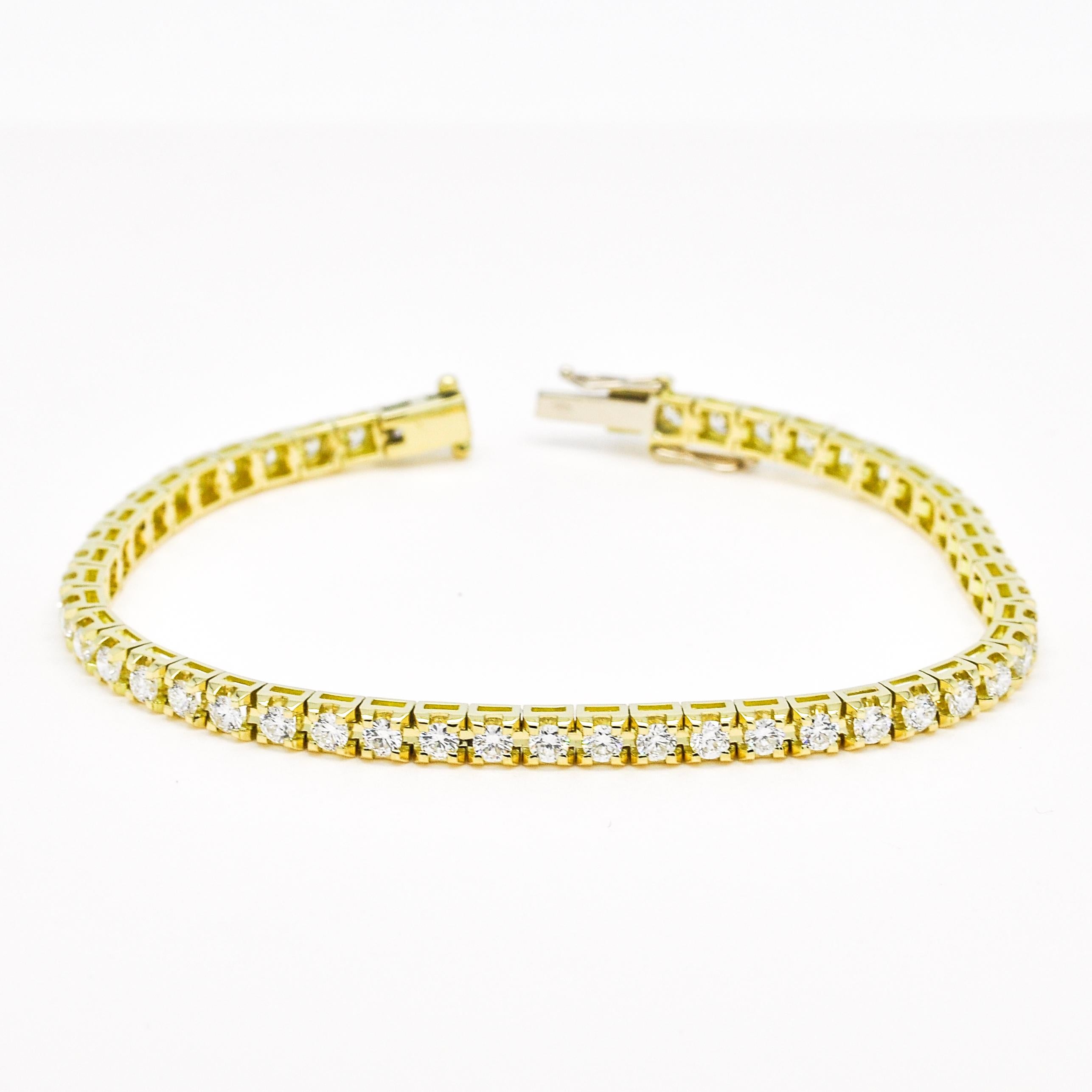 Visible 18k Yellow Gold Four Prong Tennis Bracelet in 4.00ct Natural Diamonds For Sale 1