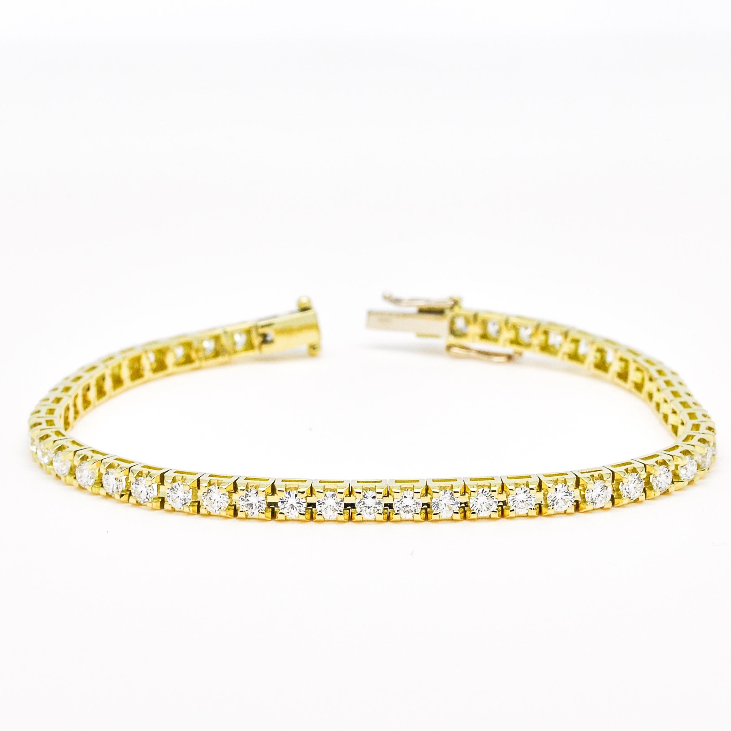 Visible 18k Yellow Gold Four Prong Tennis Bracelet in 5.00ct Natural Diamonds For Sale 1