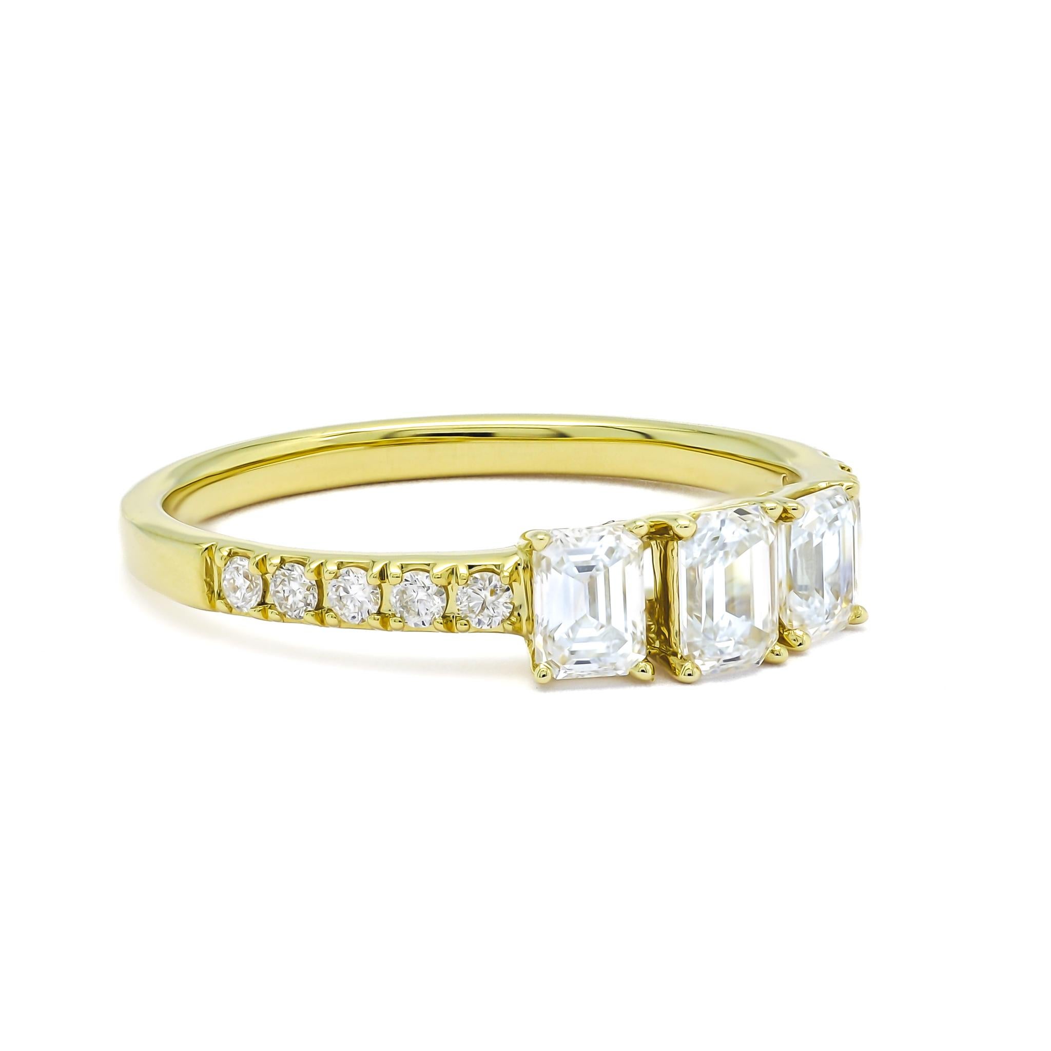Modern  Natural Diamonds 0.80 CT 18KT Yellow Gold Emerald Cut Trilogy Anniversary Ring  For Sale