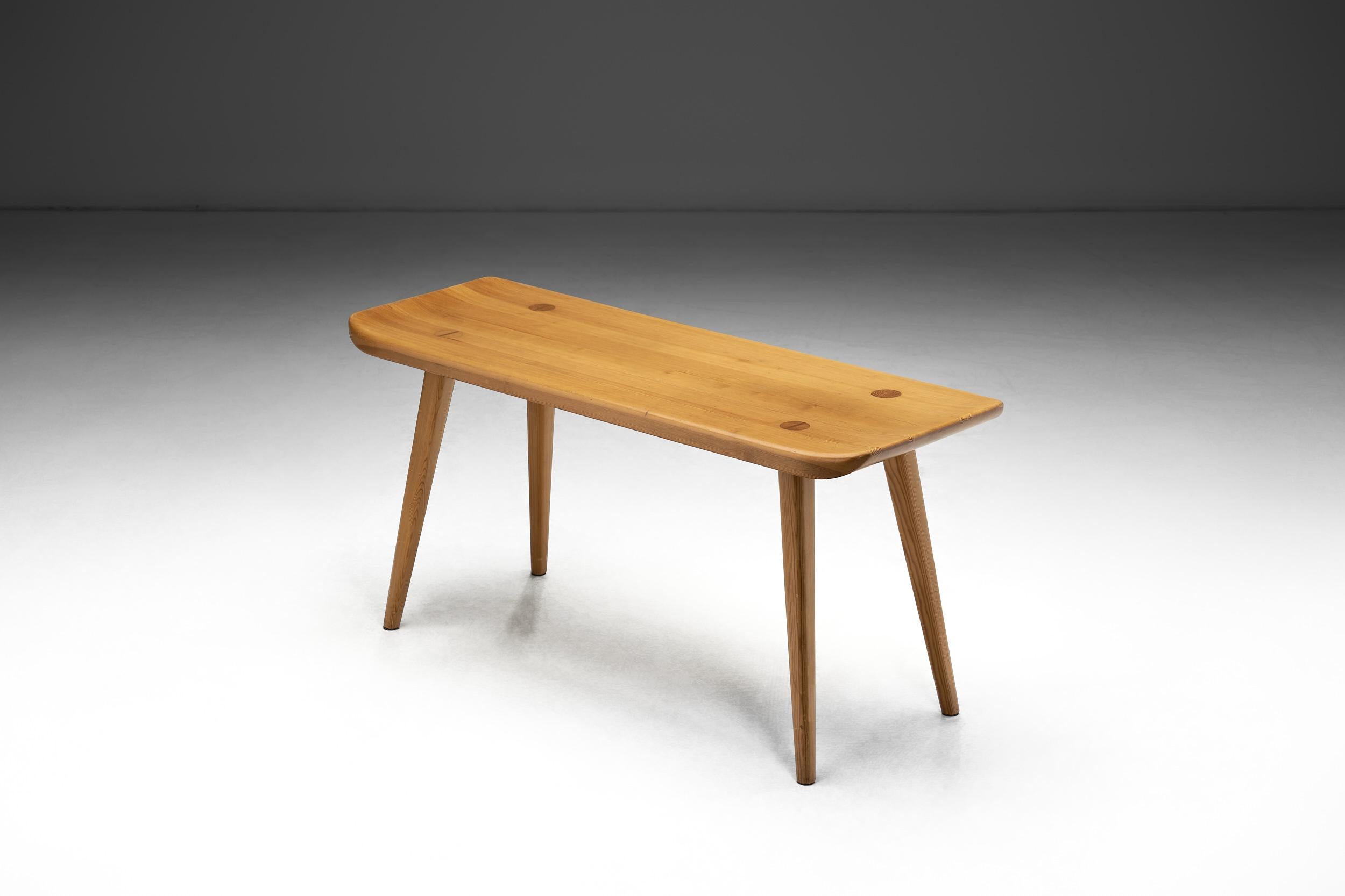 This bench was part of the famous “Visingsö” series by Carl Malmsten who is one of Sweden’s most celebrated furniture designers. This bench stands as a hallmark of Scandinavian design heritage and highlights Malmsten’s fine sense of proportion, line
