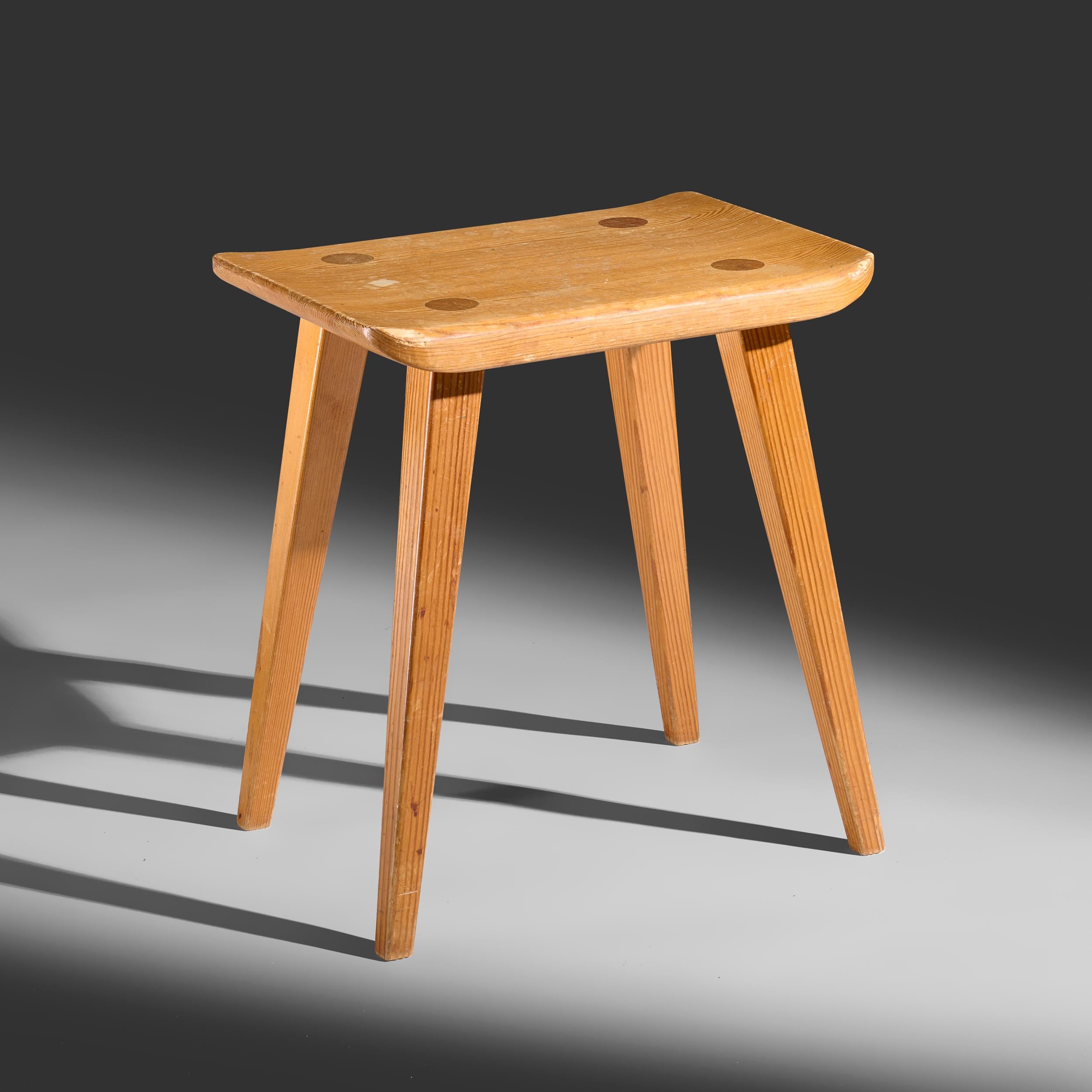 Tabouret en pin 