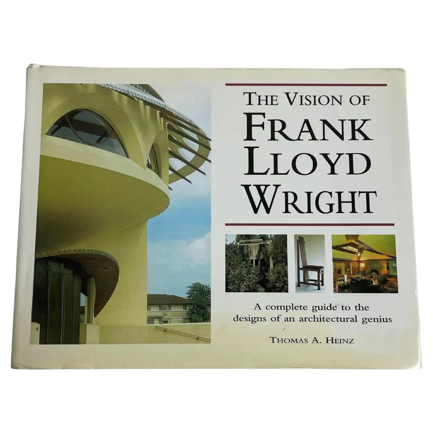 The Vision of Frank Lloyd Wright. par Thomas A. Franks grand livre à couverture rigide. Un guide complet des designs d'un génie de l'architecture. La carrière de Frank Lloyd Wright, tantôt tragique, tantôt tumultueuse, mais toujours créative, a été