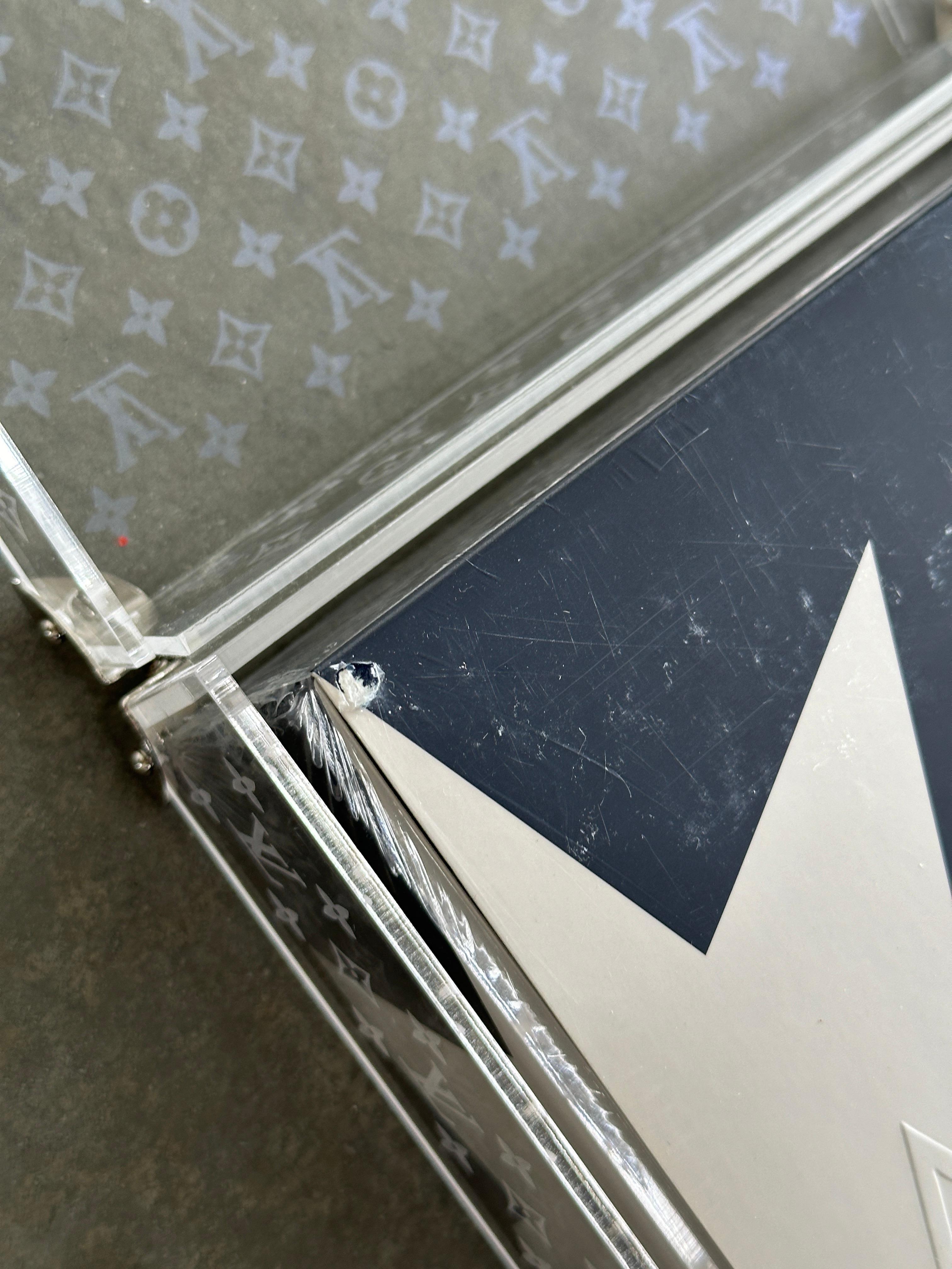 VISIONAIRE 30: Spiel Louis Vuitton Australien (1863/6000) (gewickelt) im Angebot 2