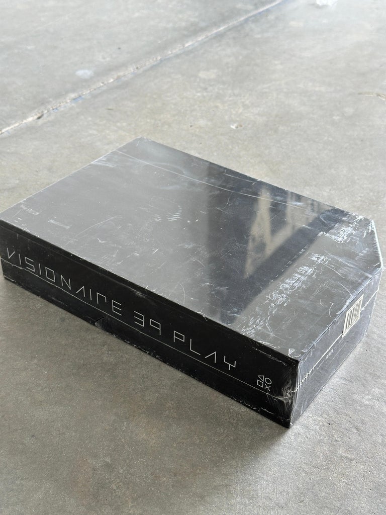 コレクション VISIONAIRE SUBSCRIPTION 39 PLAY VISIONAIRE 39: Play (1494/4000) (shrink wrapped) For Sale at