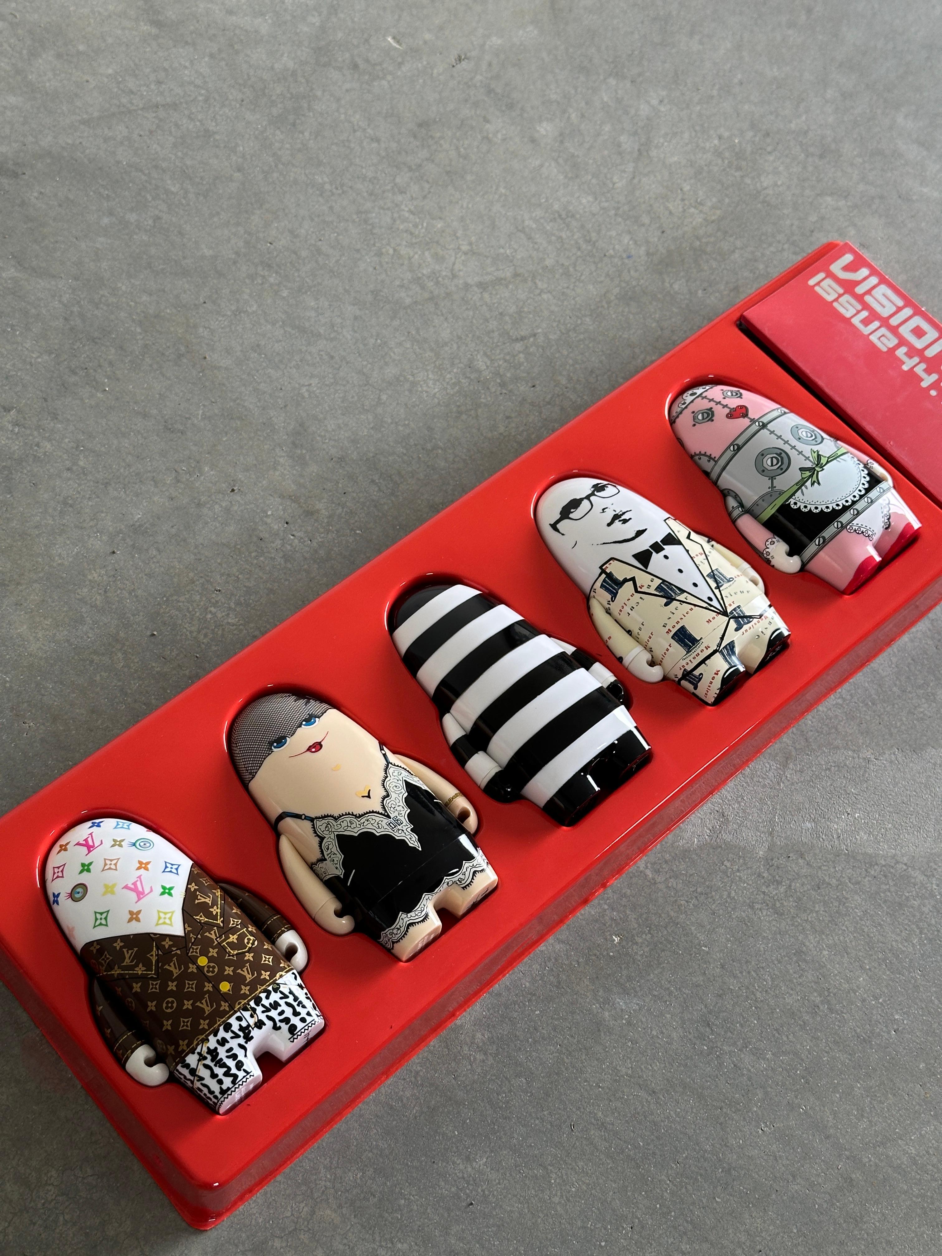Américain VISIONAIRE 44 : Toys by kidrobot - rouge (2477/4000) en vente