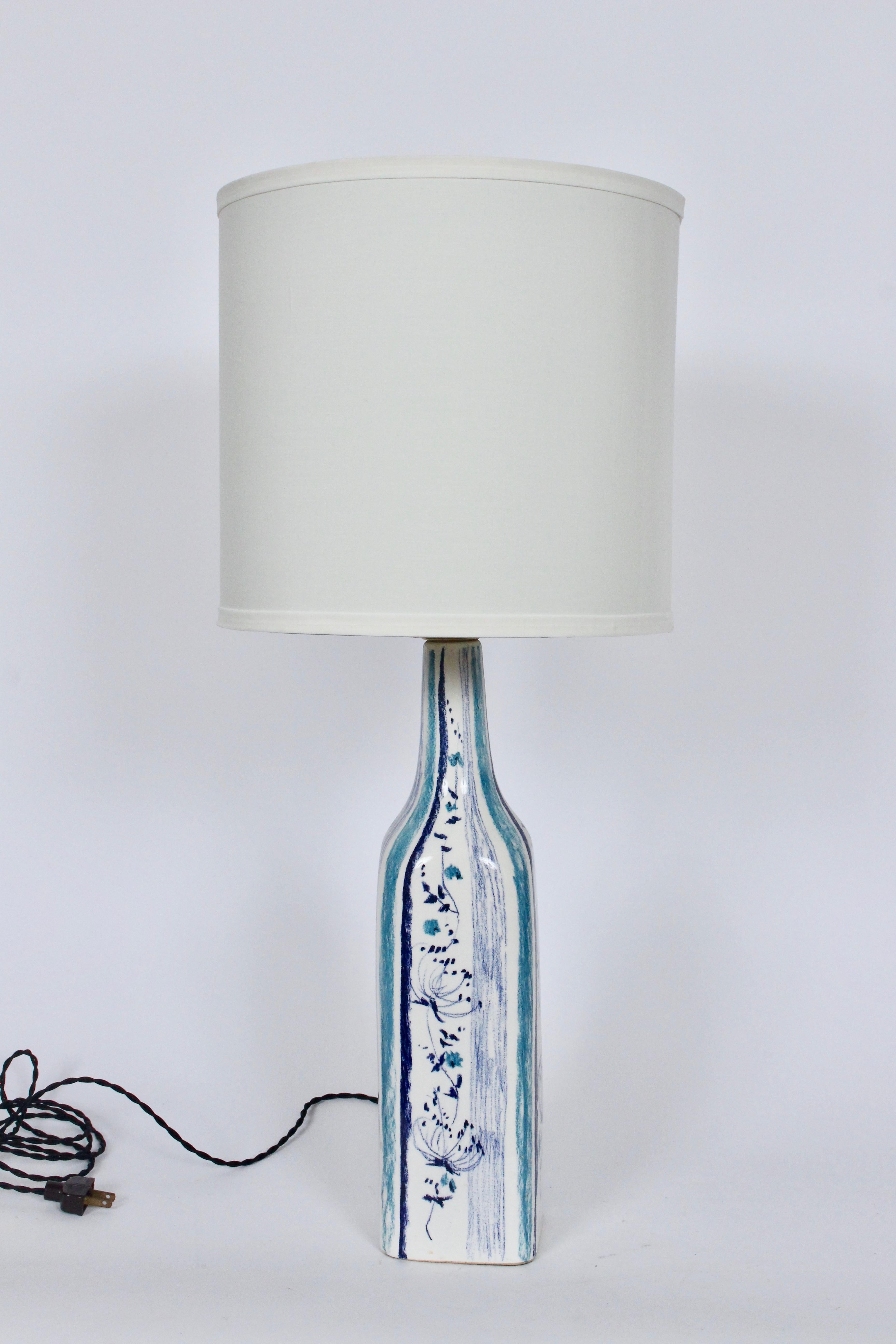 Viso Italy Hand Painted Blue Floral Art Pottery Table Lamp, 1960's For Sale 6