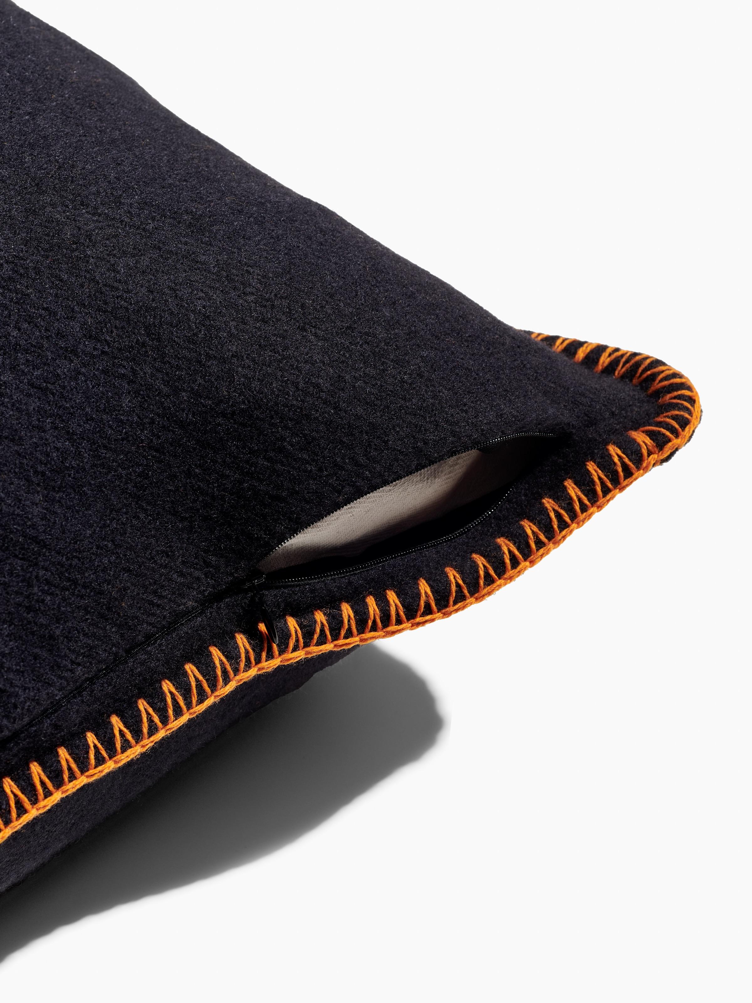 XXI secolo e contemporaneo Cuscino Viso Merino 0102 in vendita