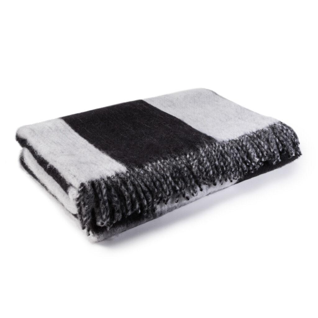 Viso Mohair Blanket 0501 In New Condition For Sale In New York, NY