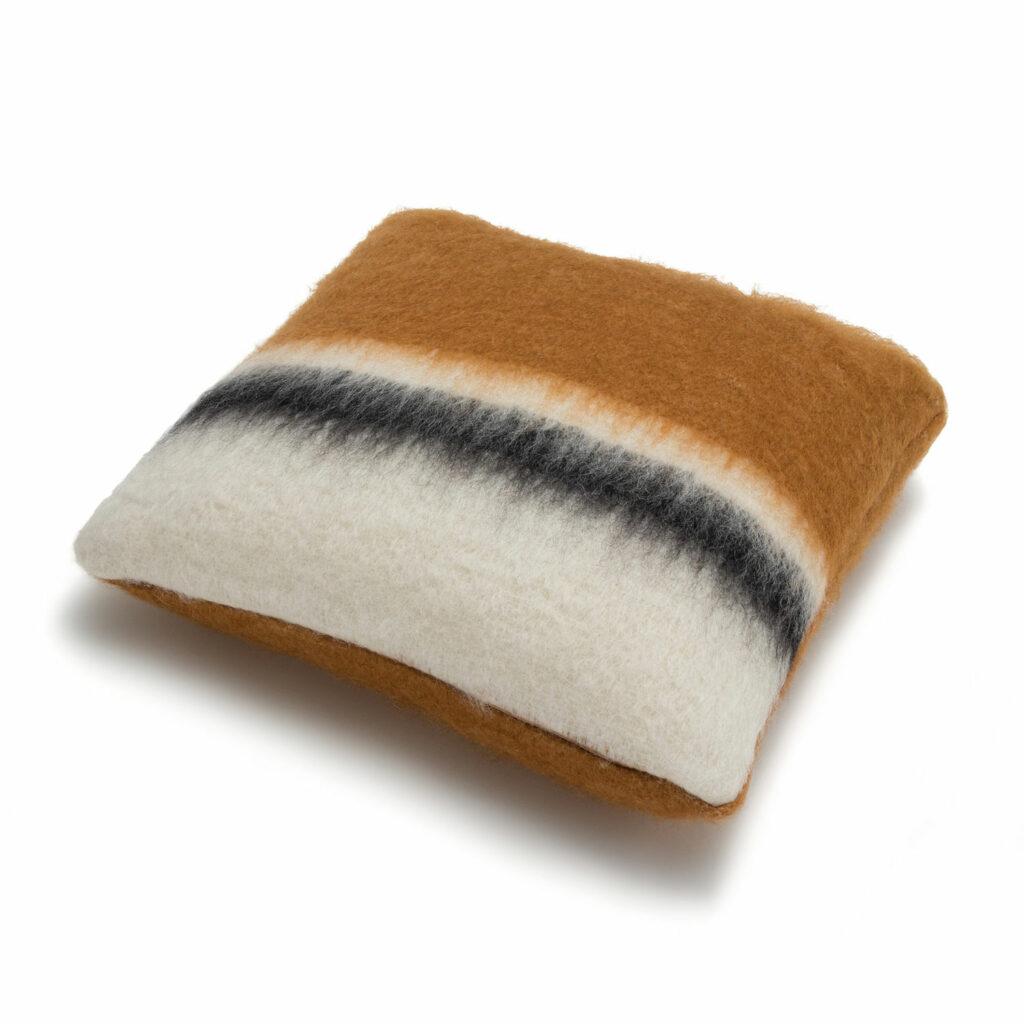 The most exquisite Mohair is handled by master carders, shearers dyers and weavers to create a one of kind pillow case unlike any other. Created in a fully manual weaving process keeping with a tradition that dates back to the 15th century, this