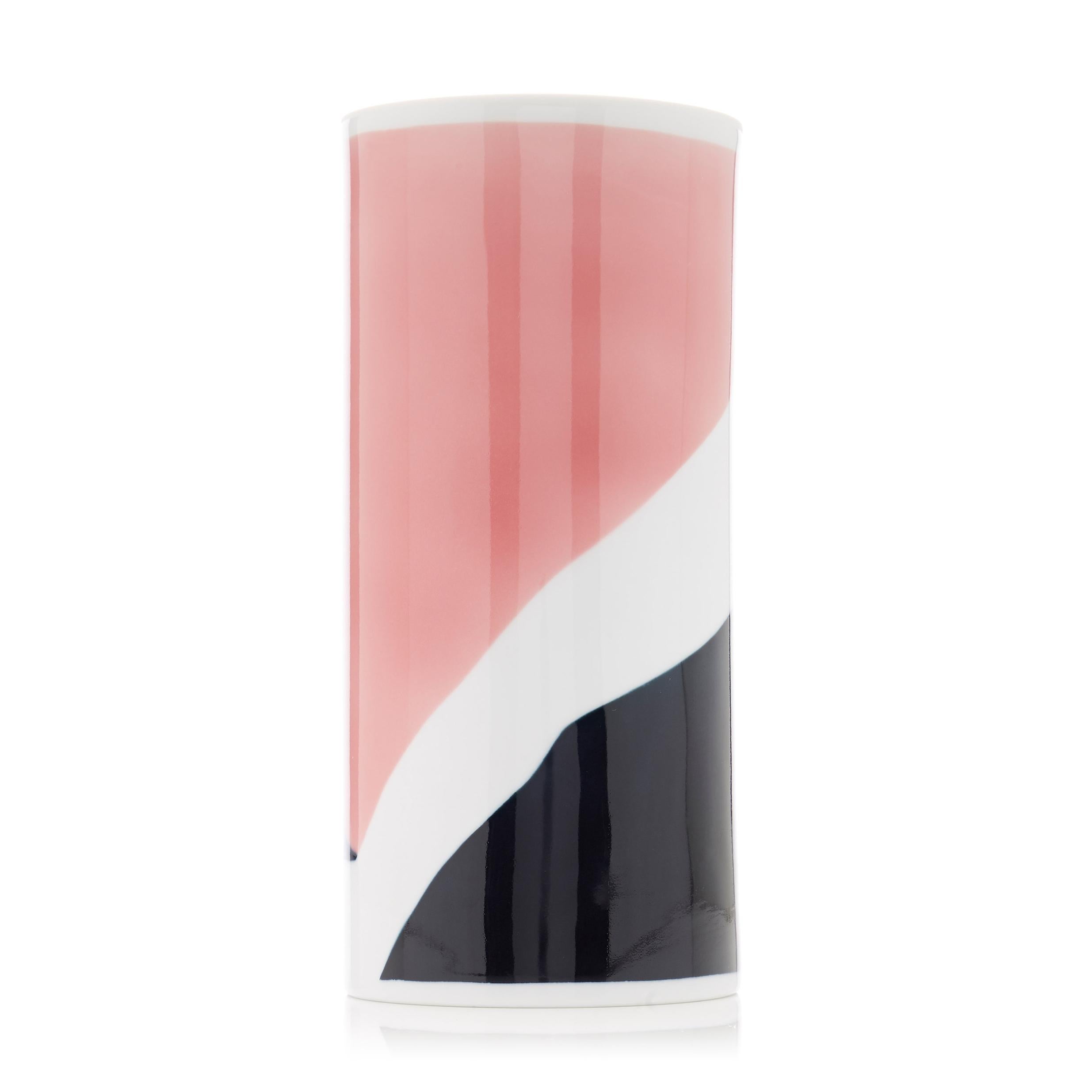 Continuing the first series of cobalt blue contrast vases on extra fine white porcelain vases, these new series of vases in color black and pink designed by VISO and handcrafted by the artisans at Sargadelos become the perfect compliment for a Viso