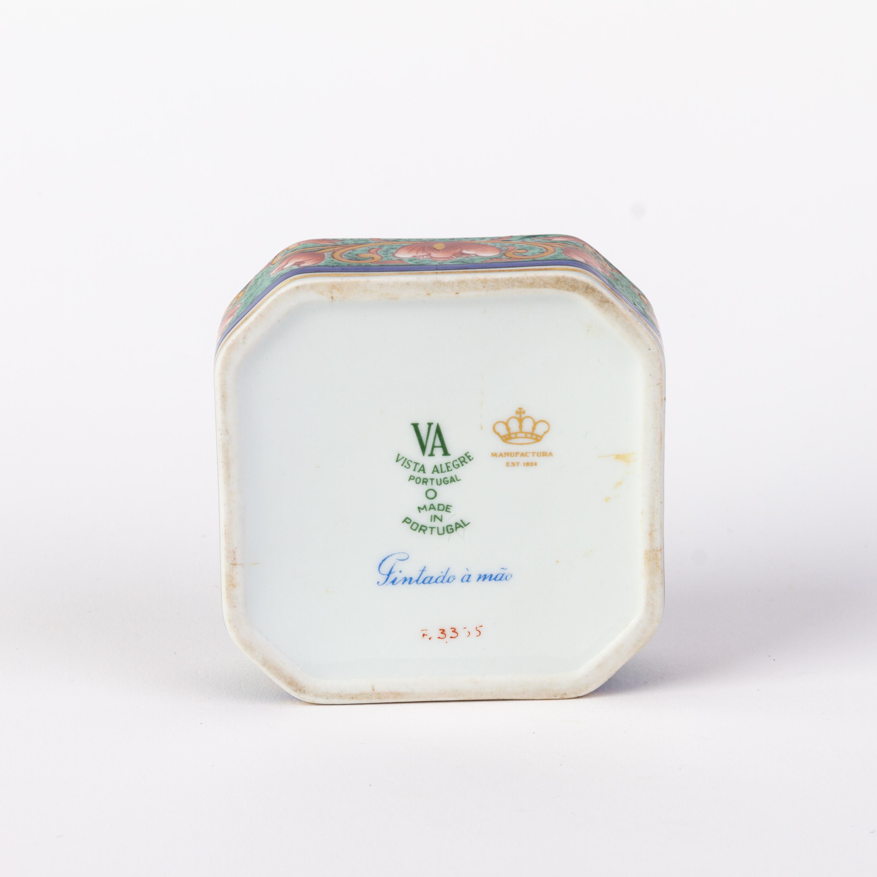 Vista Alegre Fine Porcelain Chinese Bird & Blossoms Famille Rose Inspired Box  For Sale 1