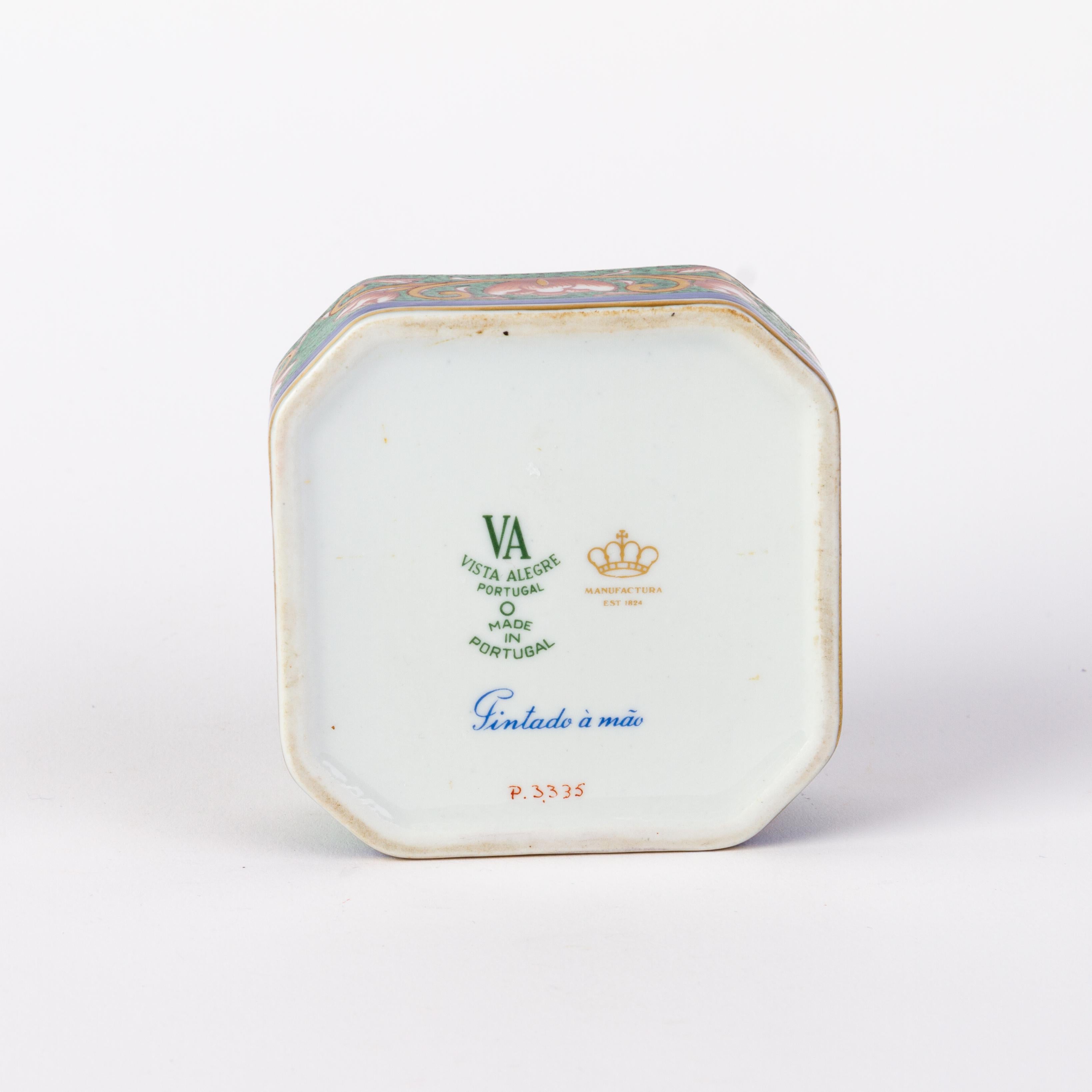 Vista Alegre Fine Porcelain Chinese Bird & Blossoms Famille Rose Inspired Box  For Sale 1
