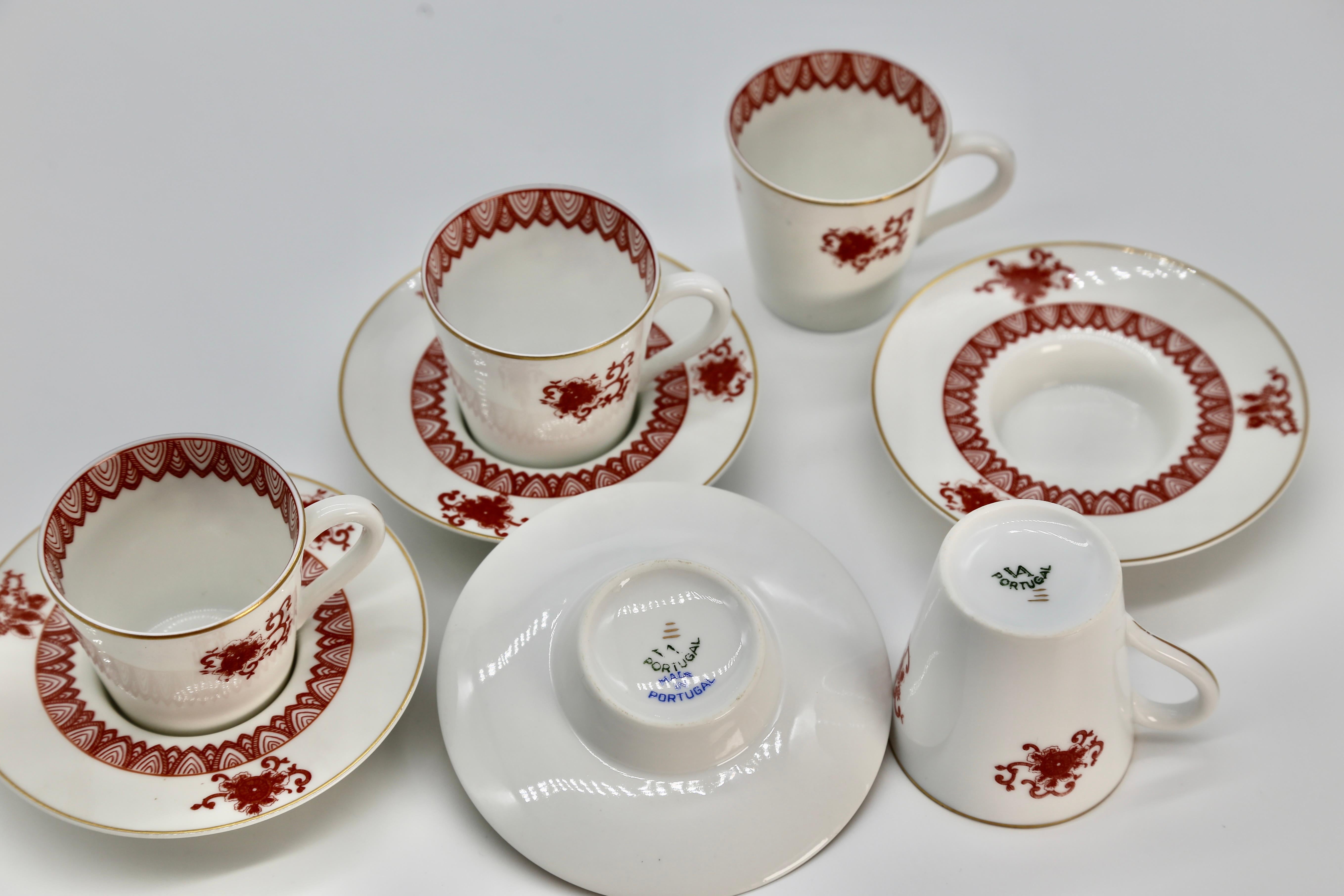 Porcellana Set di 4 tazze e piattini da caffè Demitasse in porcellana portoghese di Vista Alegre del 1920 in vendita