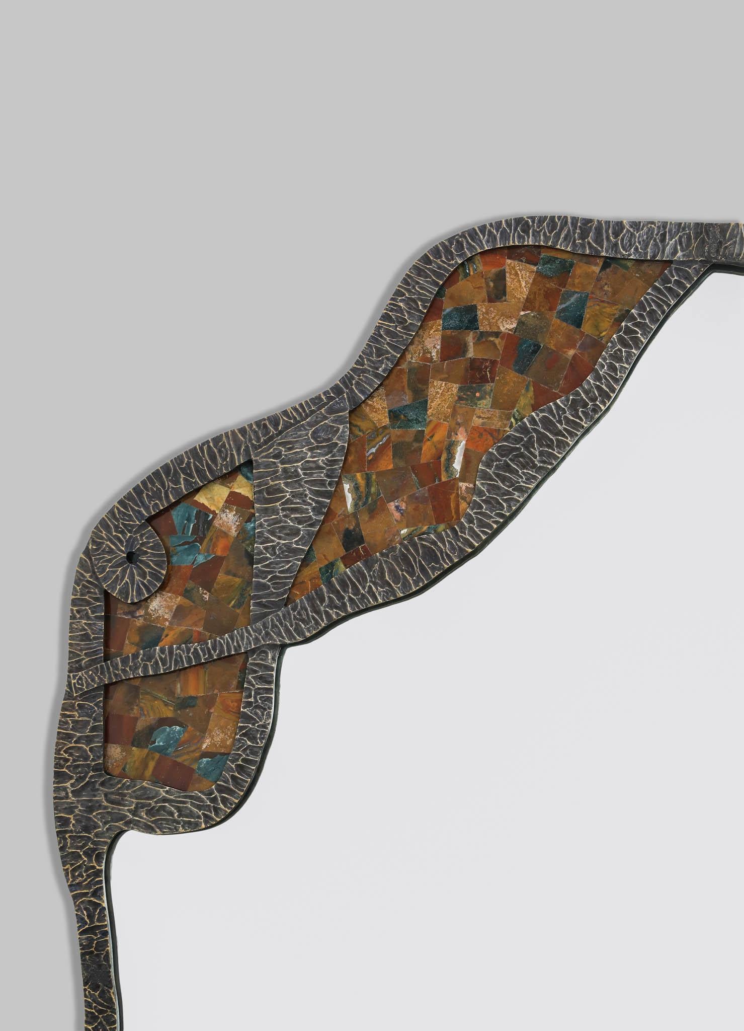 Specchio Vista in ottone con pietre semipreziose, Viya di Vikram Goyal

Realizzata in ottone fuso e impreziosita da pietre semi-preziose, questa collezione rende omaggio alle diverse tonalità dei paesaggi indiani. Dall'azzurro degli oceani e dei
