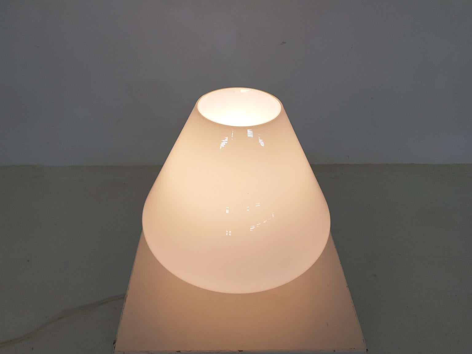 Mid-Century Modern Vistosi and Venini Style Opaline Glass Mushroom Table or Floor Light, 1960s