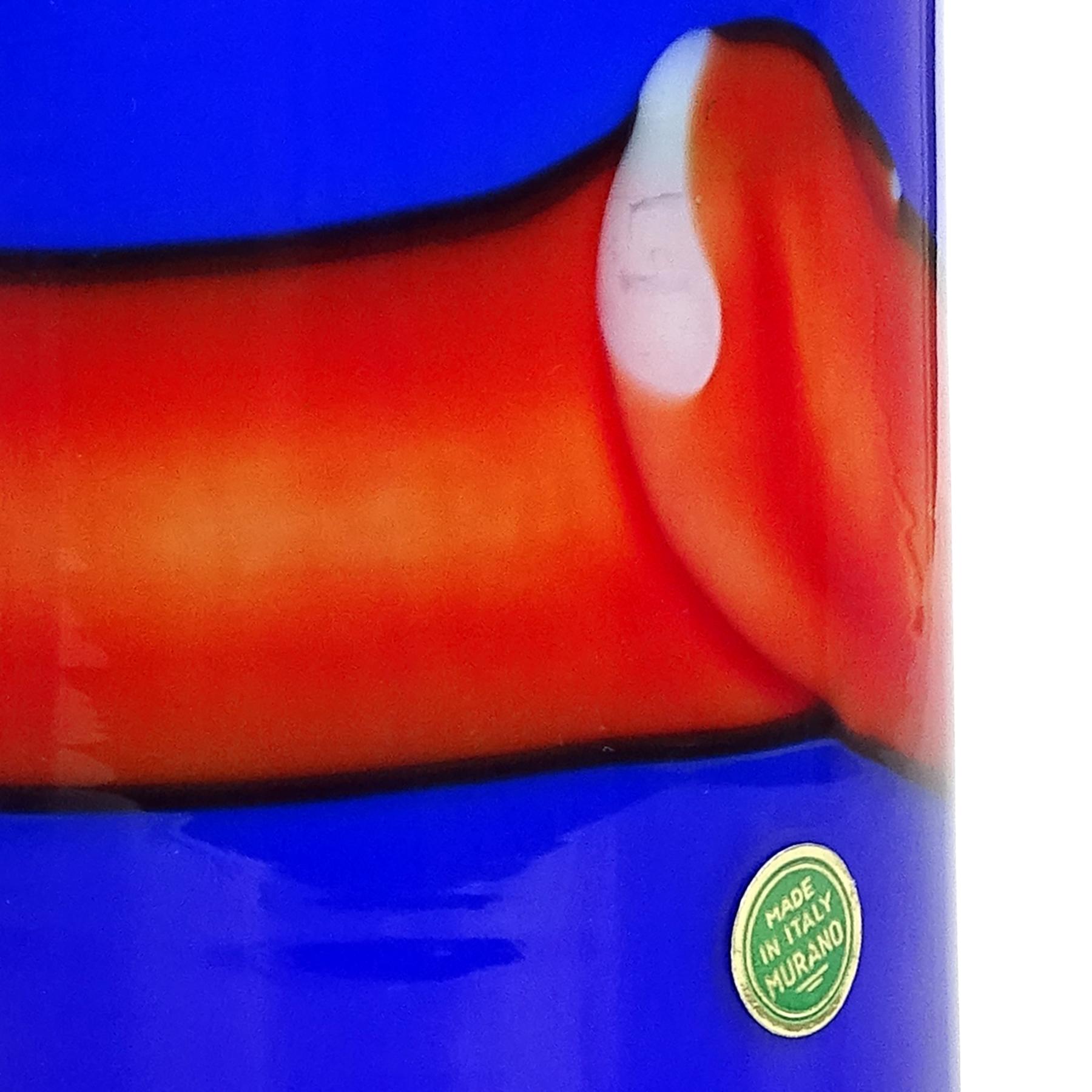 Mid-Century Modern Vase à fleurs en verre d'art italien Vistosi Bianconi Murano Label Bleu Rouge Bande Blanche en vente