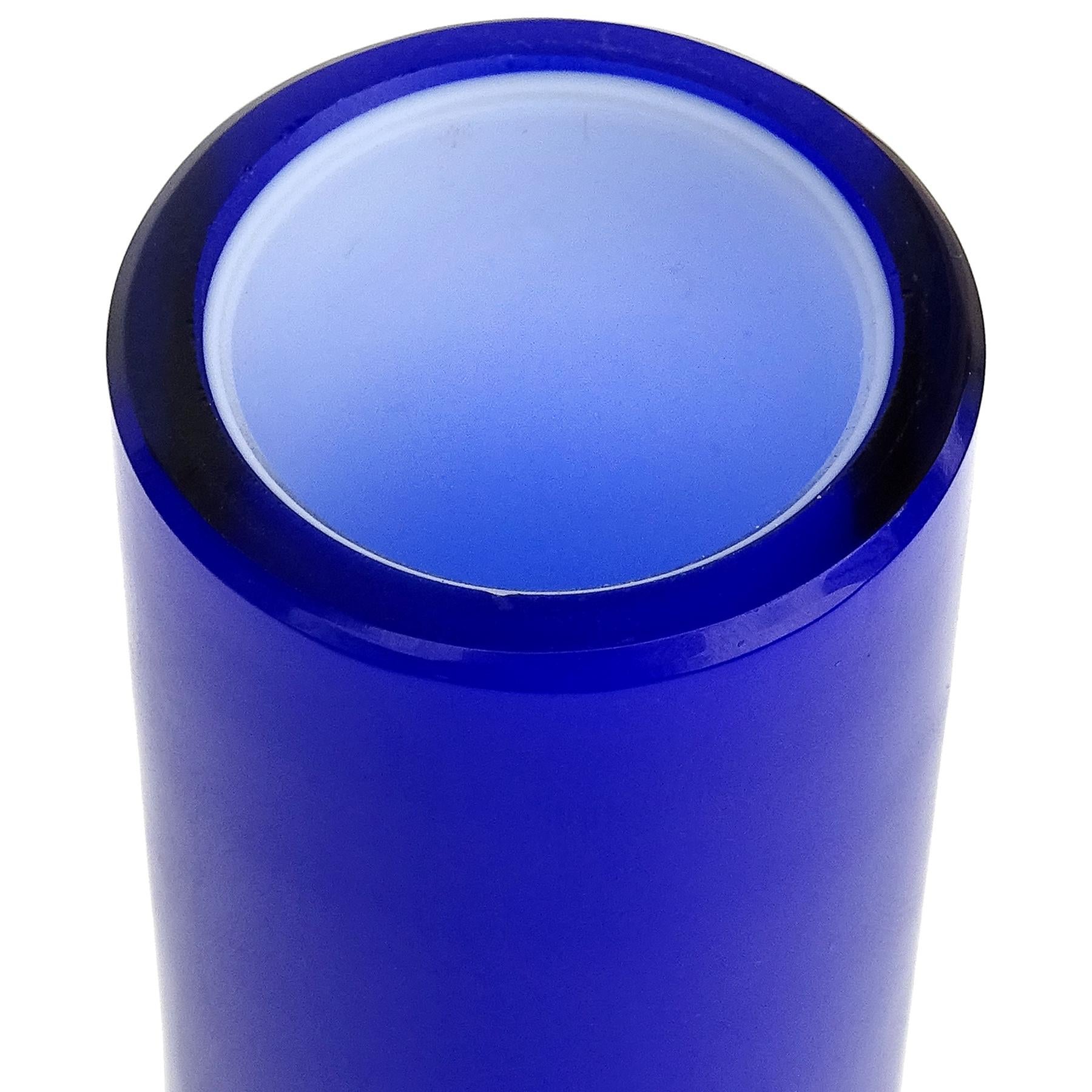 Verre Vase à fleurs en verre d'art italien Vistosi Bianconi Murano Label Bleu Rouge Bande Blanche en vente