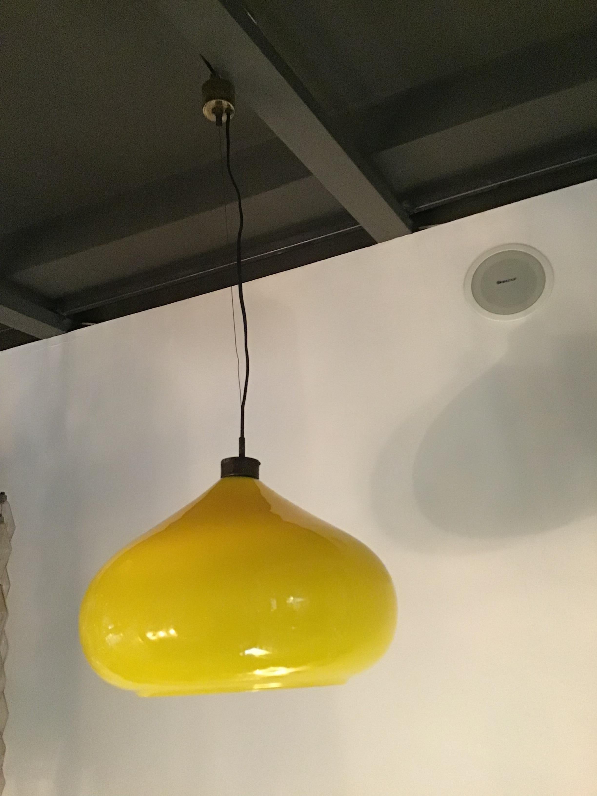 Vistosi Chandelier 1965 Brass Yellow Glass, Italy For Sale 4