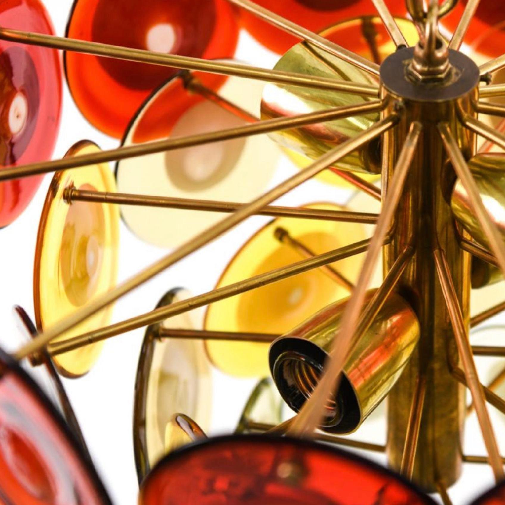 Vistosi Crimson-Kronleuchter aus bernsteinfarbenem und cremefarbenem Muranoglas, Messing, 1960er Jahre (Moderne der Mitte des Jahrhunderts) im Angebot