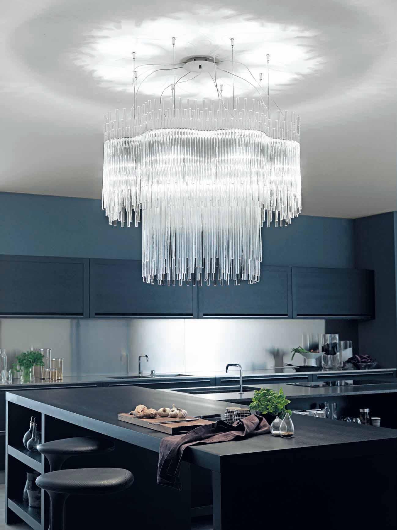 The Diadema collection is a lighting system based on a single element: a rod of pure glass. This crystal chandelier takes advantage of the way it reflects and transmits the light while offering a sense of movement by using rods of different sizes.
