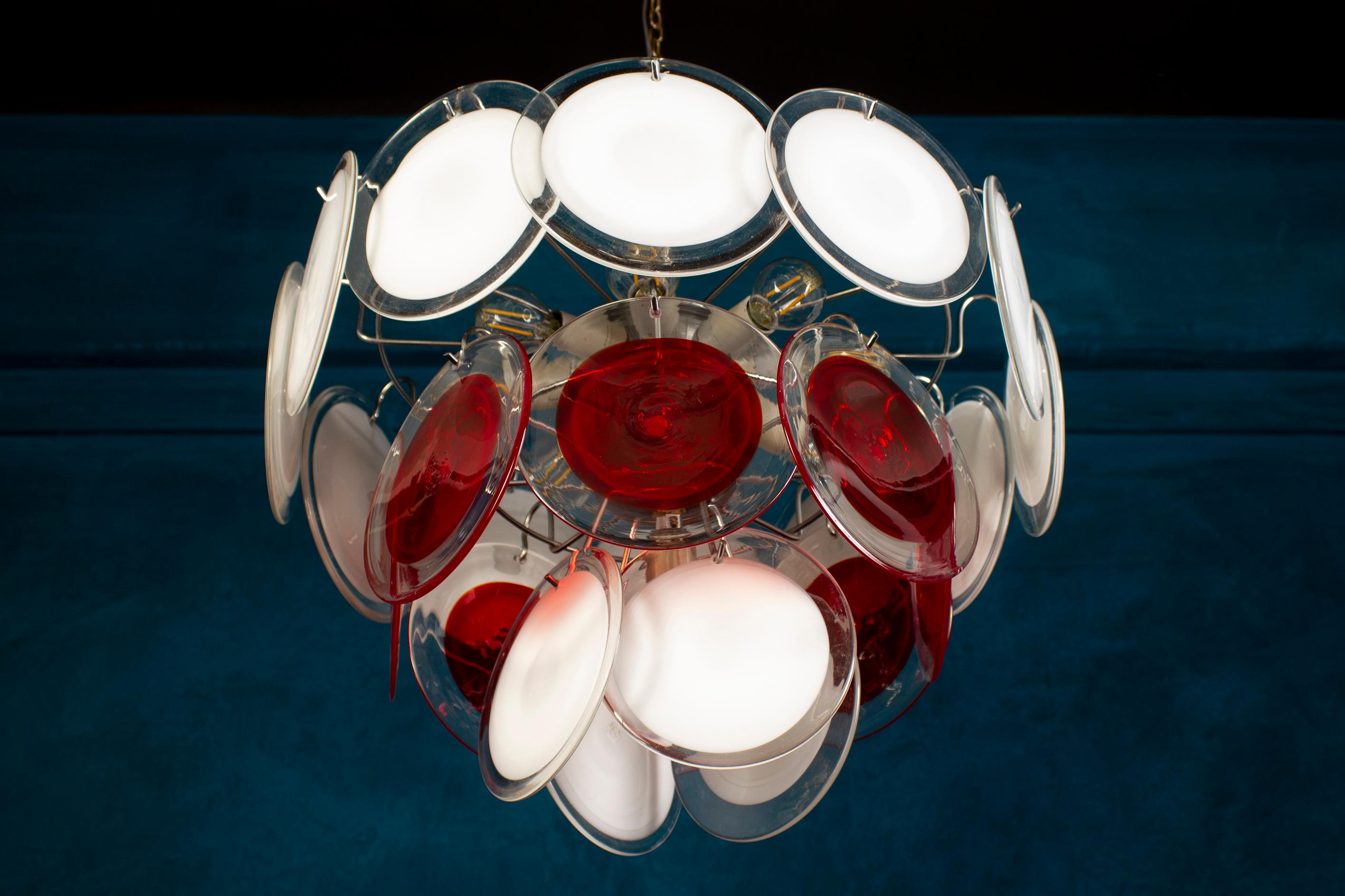 Mid-Century Modern Vistosi Disc White and Red Murano Glass Chandelier, 1970s For Sale
