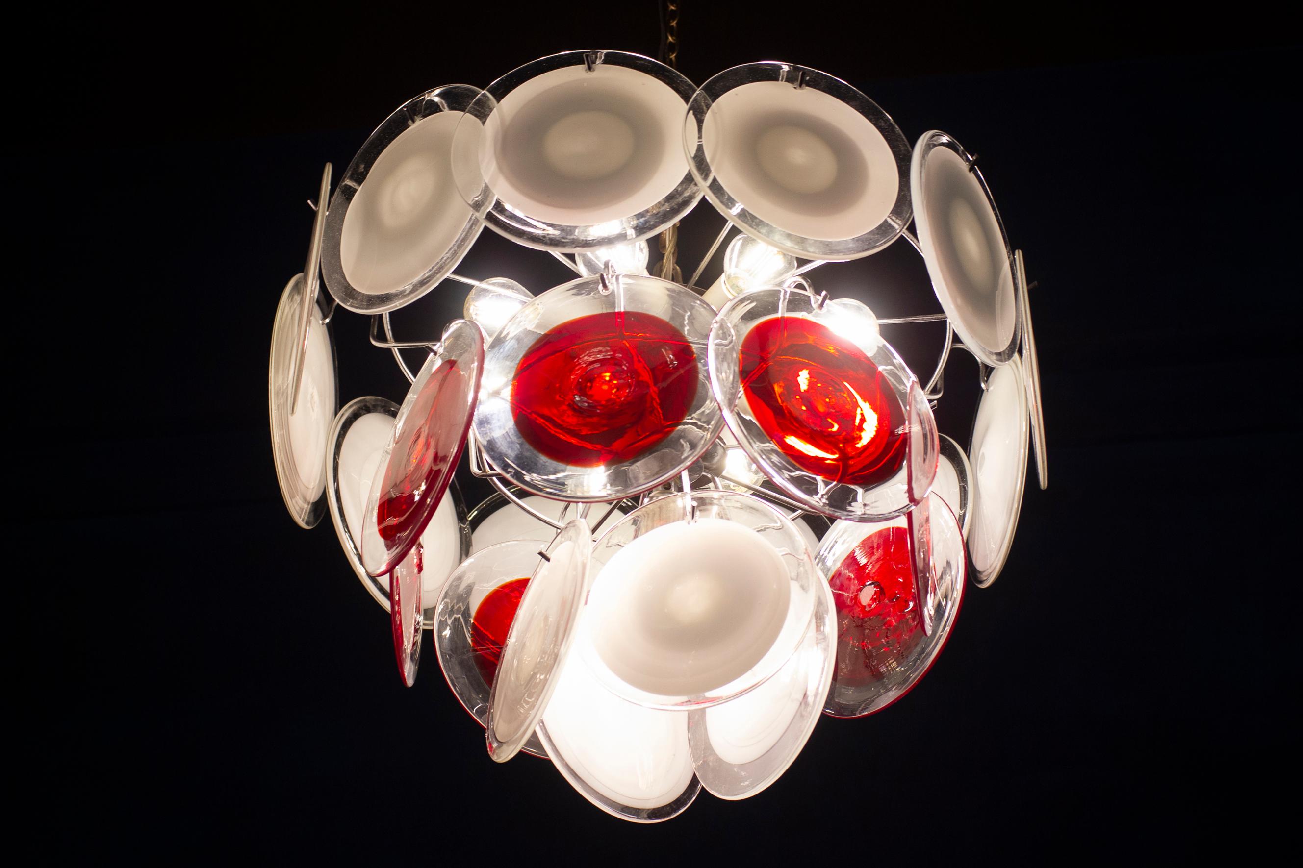Italian Vistosi Disc White and Red Murano Glass Chandelier, 1970s For Sale