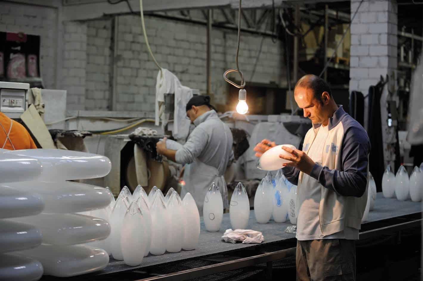 XXIe siècle et contemporain Lampe à suspension Vistosi en blanc brillant par Studio Tecnico en vente