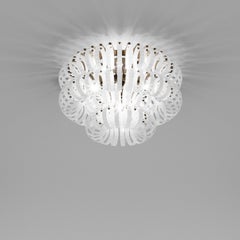 Vistosi Ecos Flush Mount con vetro a righe bianche e struttura in bronzo opaco