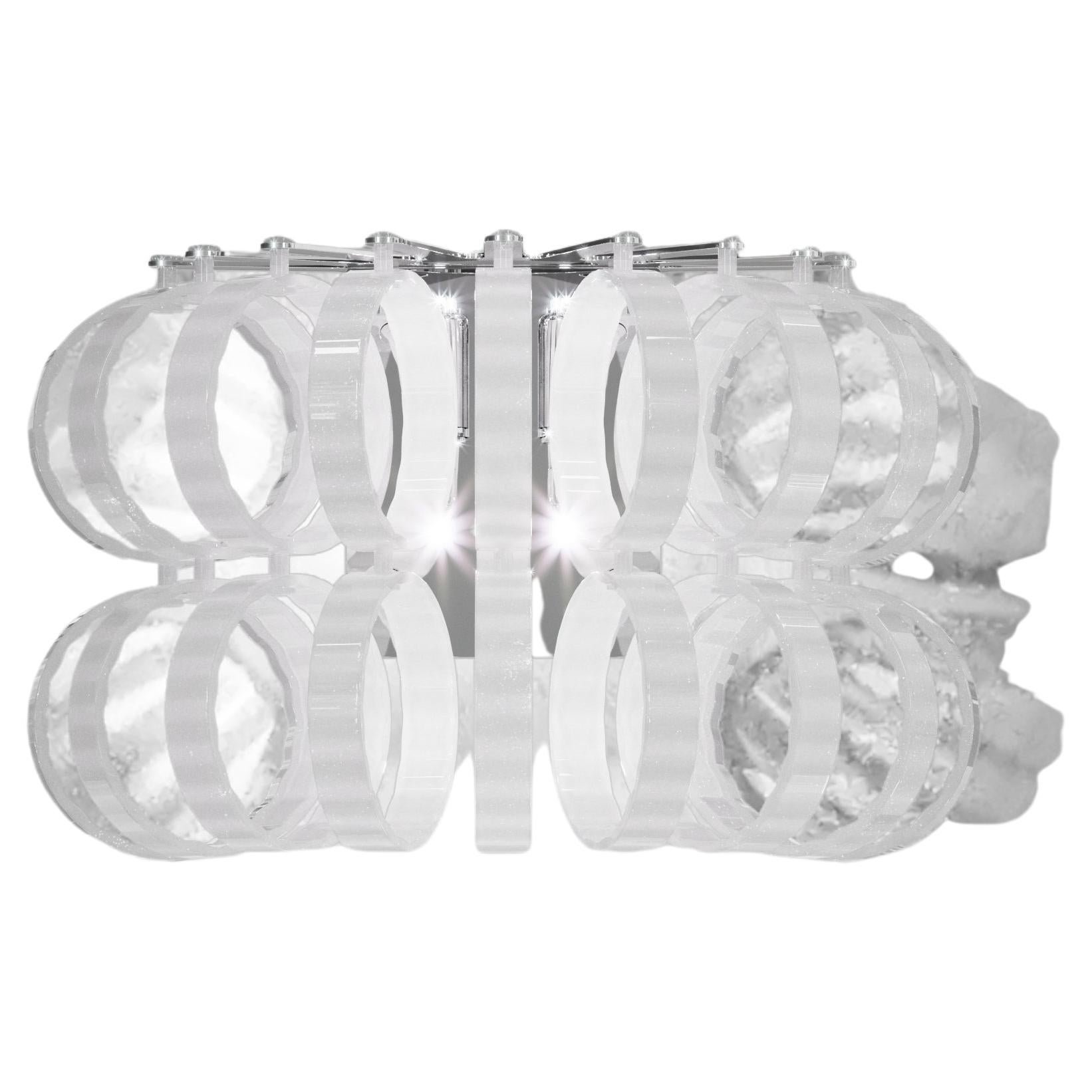 Vistosi Ecos-Wandleuchter aus weiß gestreiftem Glas mit glänzendem Chromrahmen