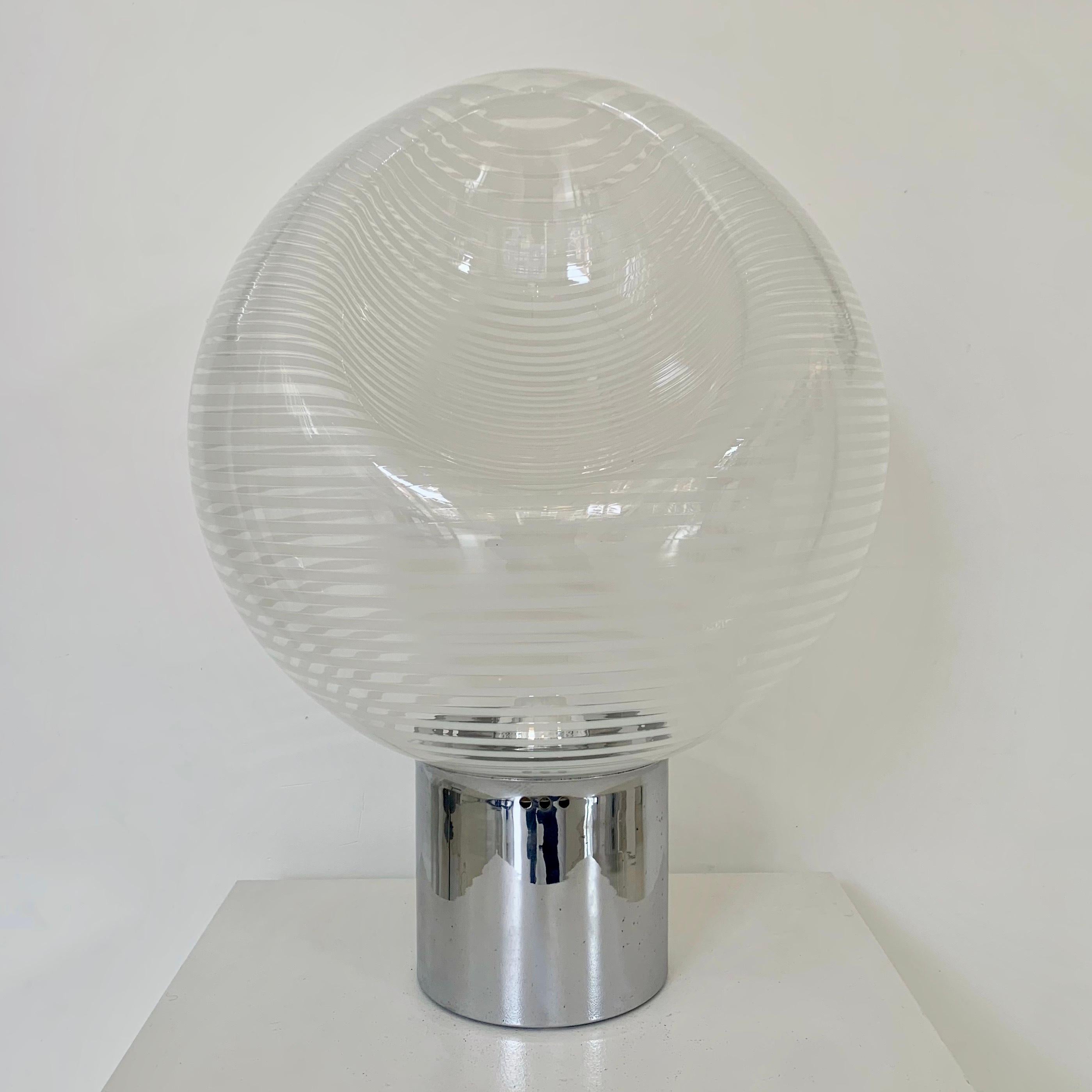 Vistosi Glass Table Lamp, Corba model, circa 1960, Italy. In Good Condition For Sale In Brussels, BE