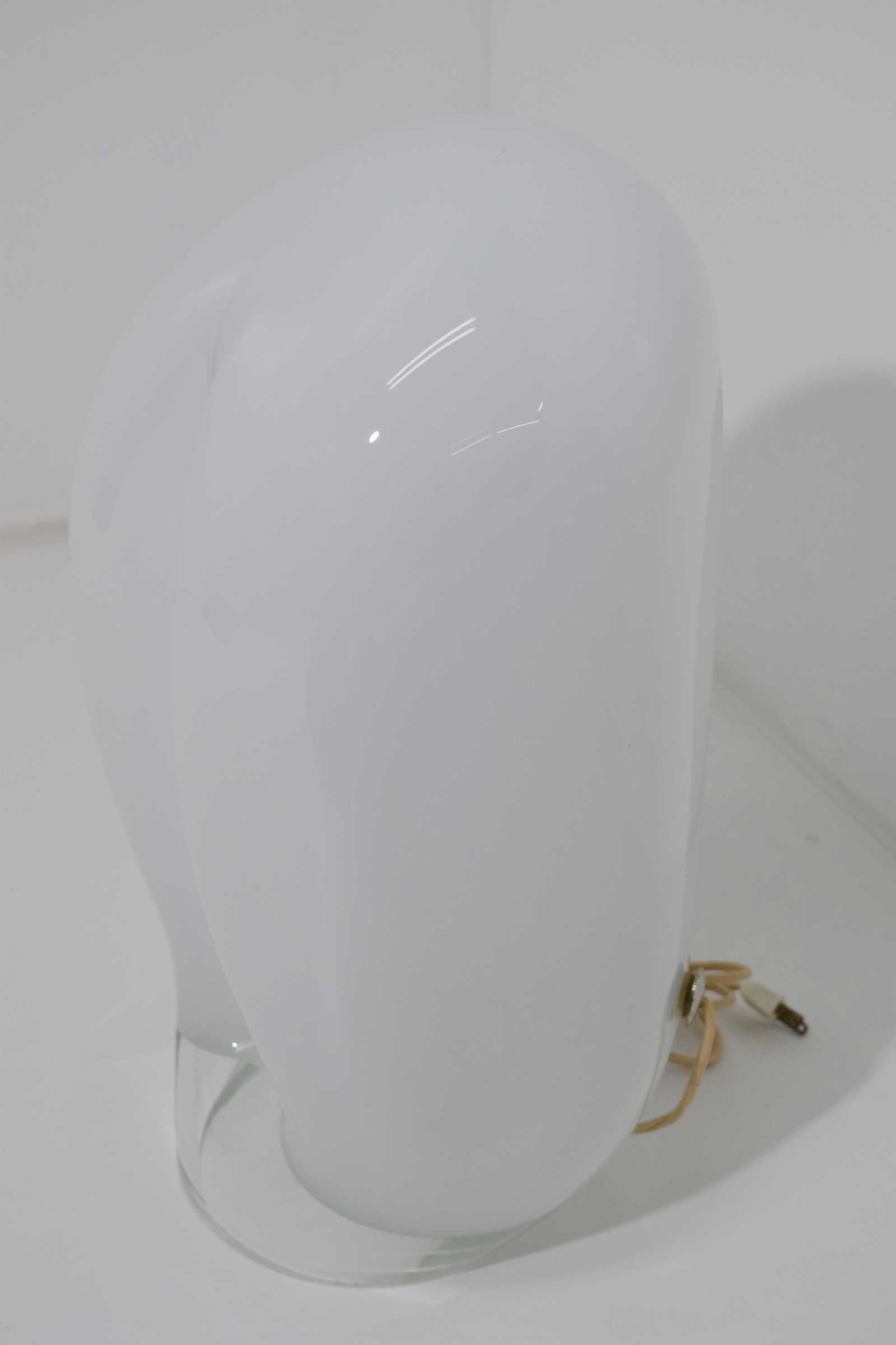 Vistosi Large Balloon Form White Glass Table Lamp In Excellent Condition For Sale In Dallas, TX