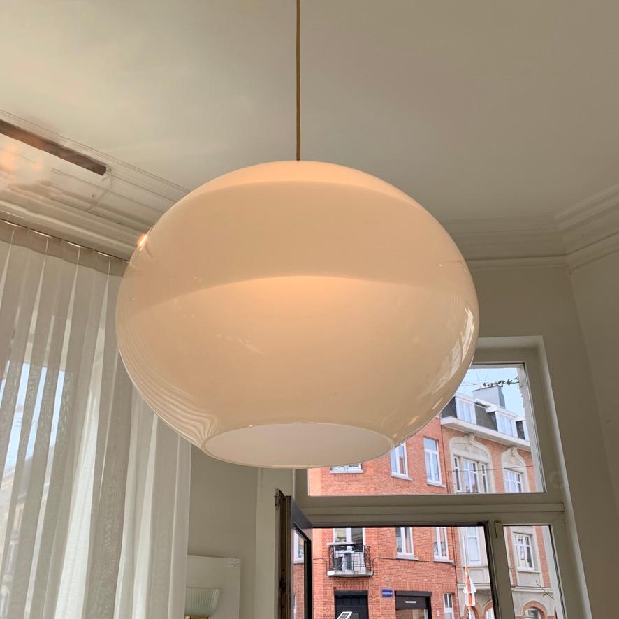 Vistosi Large Onion Shaped Pendant Lamp, circa 1960, Italy. For Sale 5