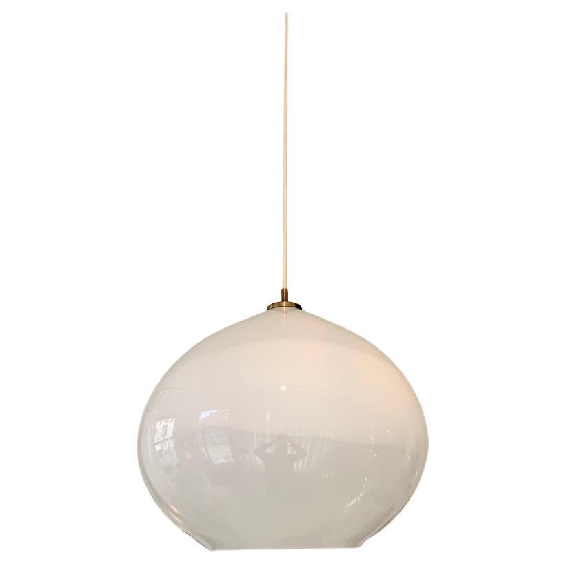Large Vistosi onion shaped Murano glass pendant lamp, circa 1960, Italy.
White glass wavy band on white opaline .
Dimensions: 40 cm diameter, 40 cm H.
Original condition.
All purchases are covered by our buyer protection guarantee.
This item can be