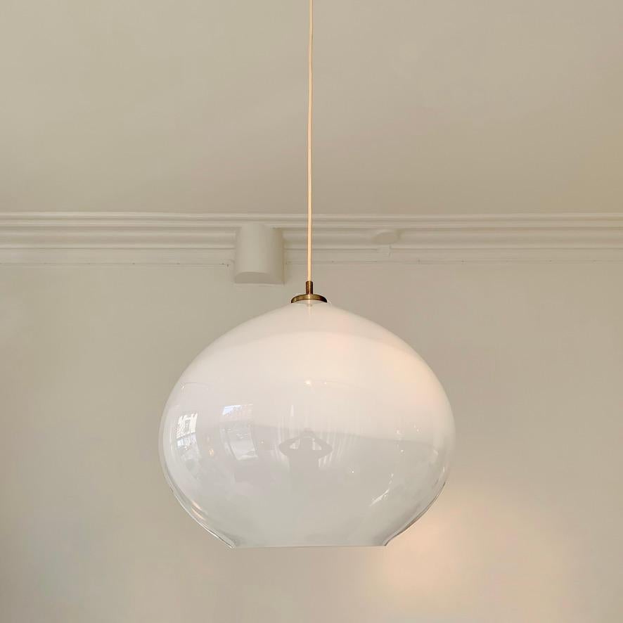 Mid-Century Modern Vistosi Large Onion Shaped Pendant Lamp, circa 1960, Italy. For Sale