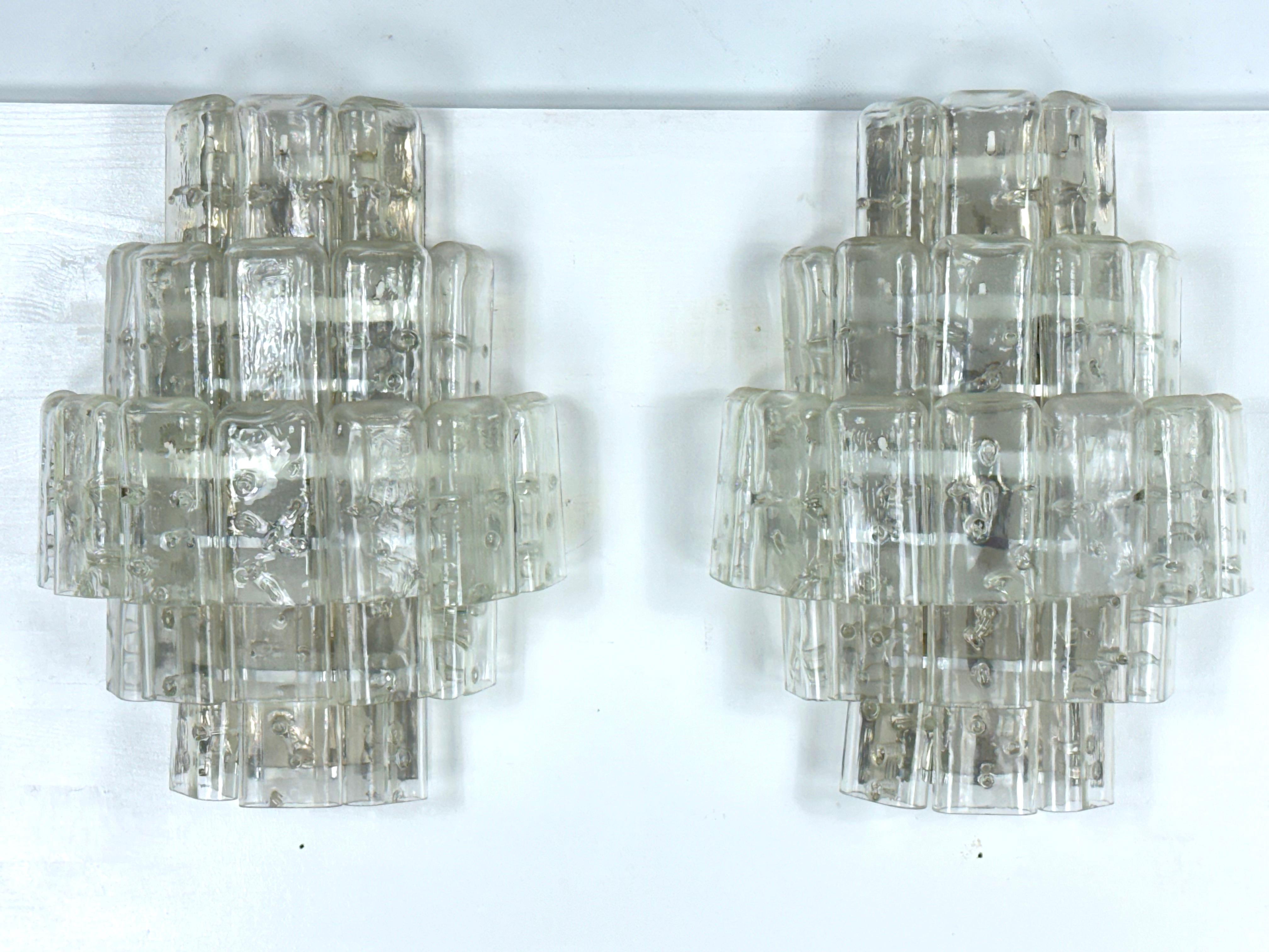 Mid-Century Modern Manière Murano, paire d'appliques XL en verre clair de Murano. Italie 1970 en vente