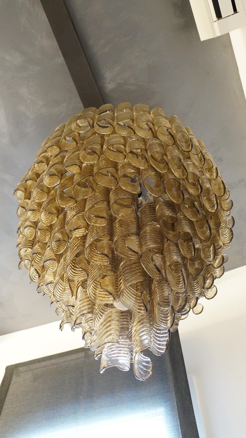 Vistosi Mid-Century Modern Smoky Torciglioni Murano Glass Chandelier, 1988 (Geblasenes Glas) im Angebot