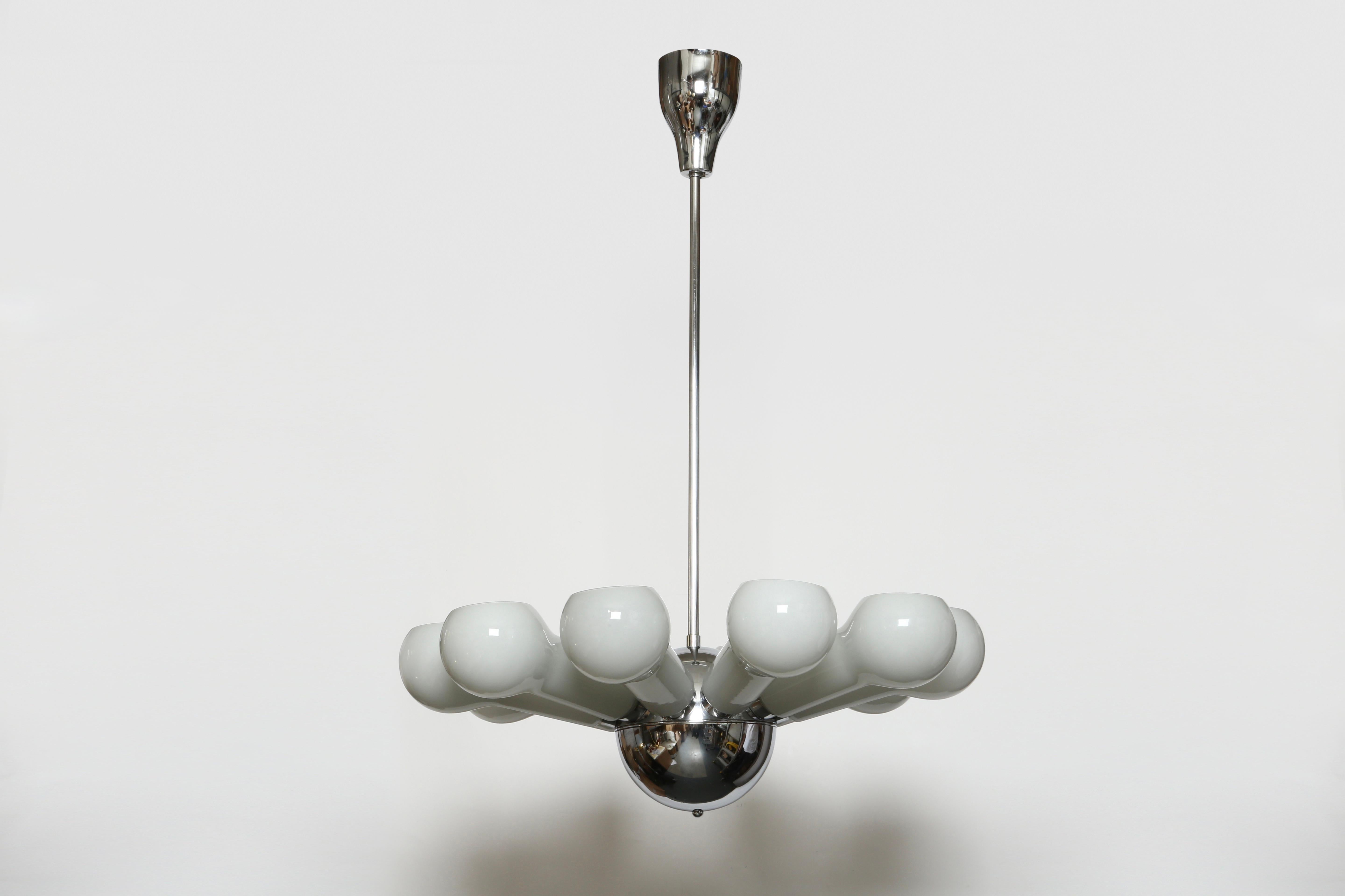 Mid-Century moderno Lampadario Vistosi Murano, attribuito all'Italia di grandi dimensioni circa anni '60 in vendita