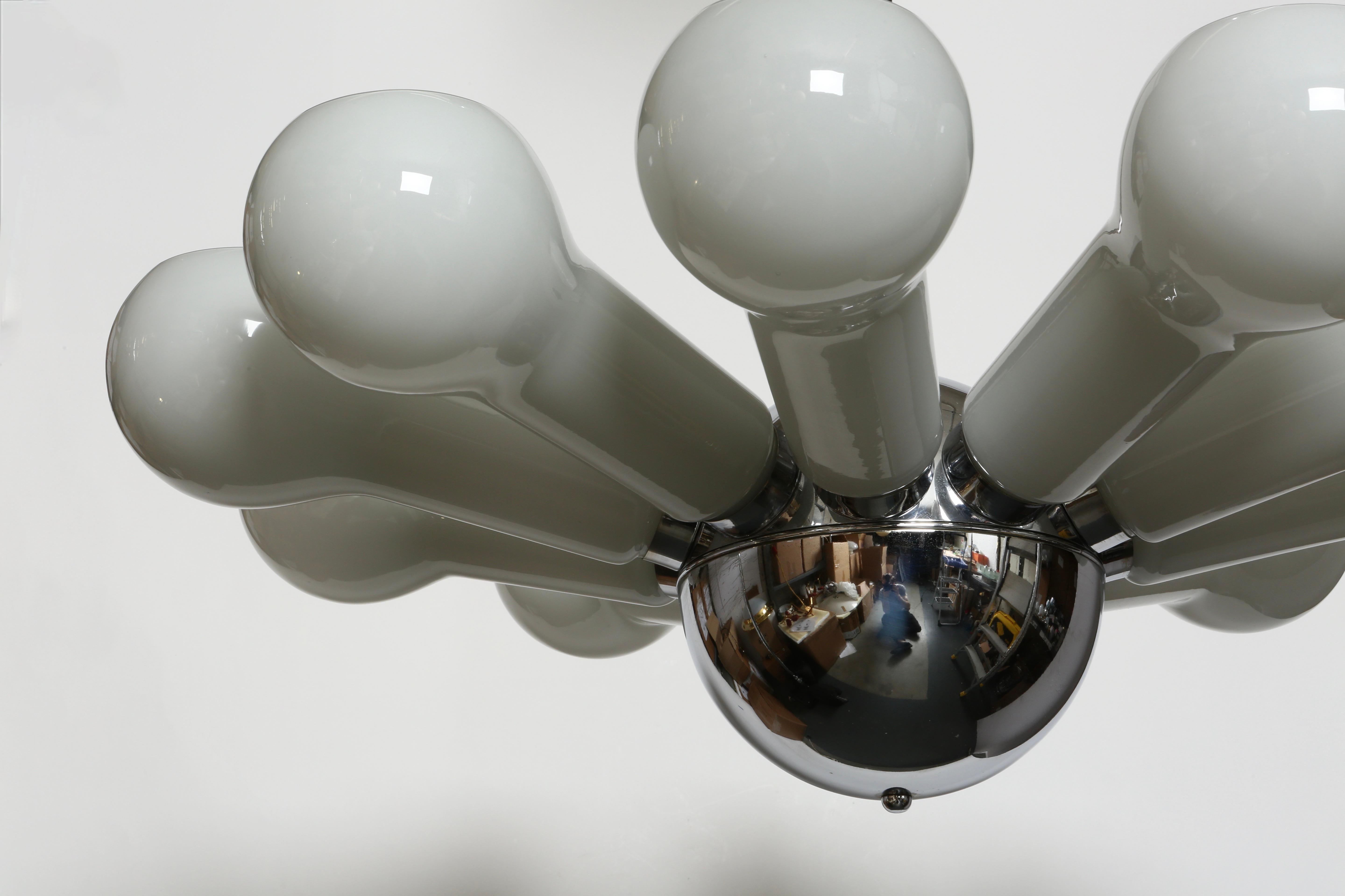 Metà XX secolo Lampadario Vistosi Murano, attribuito all'Italia di grandi dimensioni circa anni '60 in vendita
