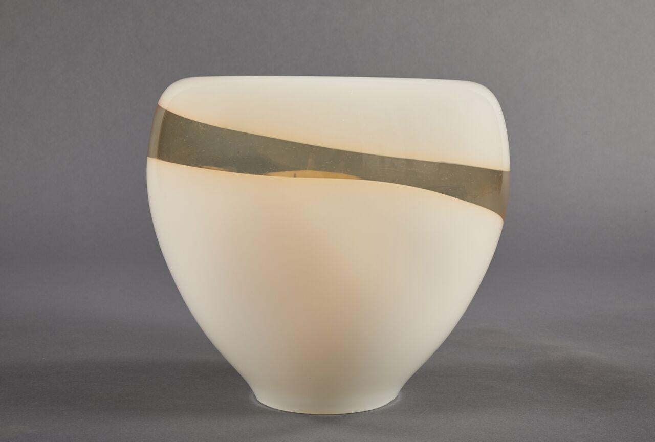 Mid-Century Modern Vistosi Murano Glass Lamp in a Graceful Bowl Shape with Opaque and Amber Glass For Sale