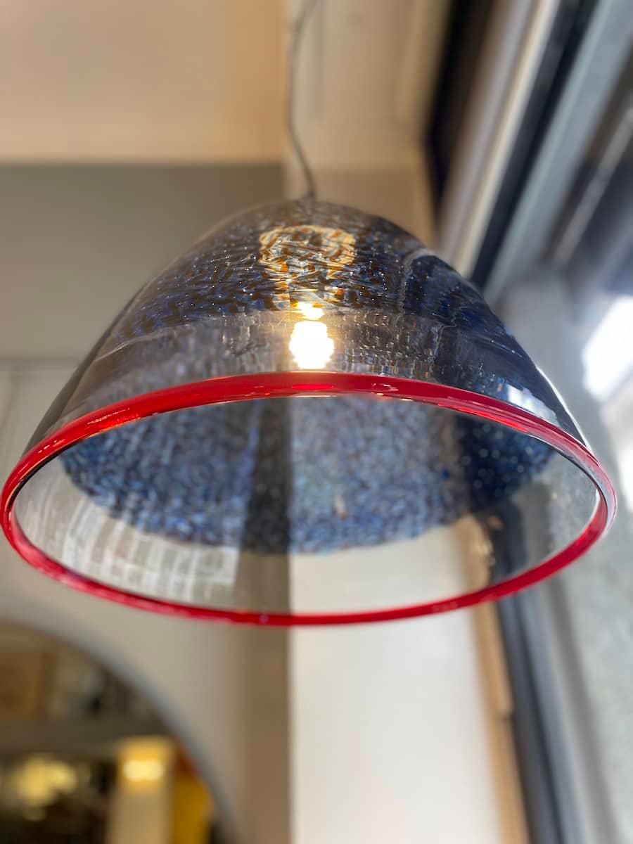 “Neverrino” chandelier designed by Gae Aulenti for Vistosi, 1960.
This chandelier belongs to a sophisticated series of blown glass lighting fixtures featuring murrine inclusions, giving the glass a polychrome and iridescent effect of exceptional