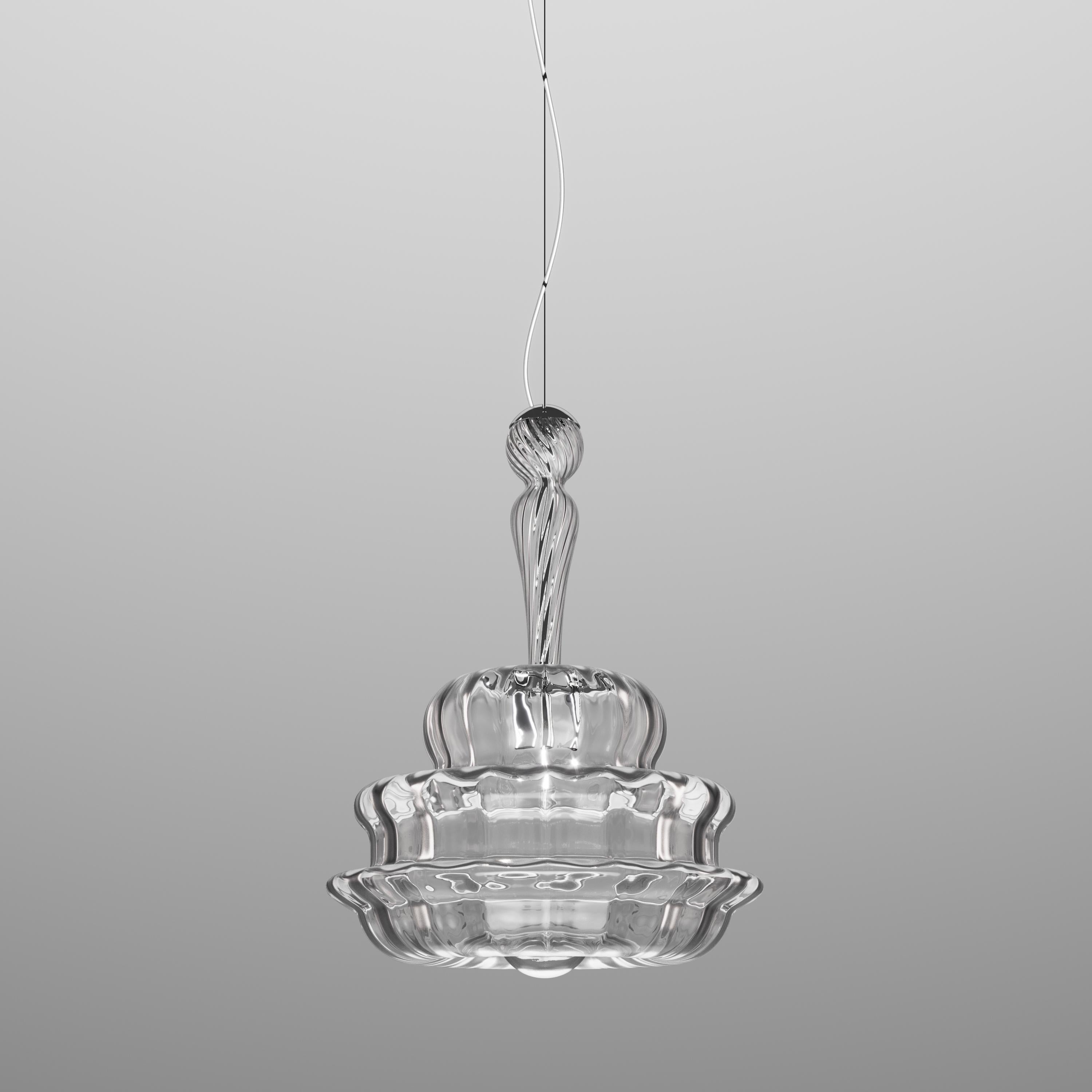 The idea behind the collection Novecento is to reduce the traditional Murano chandelier to its most recognizable element, its profile. This shape is then reconstructed in a 360º glass outline, which keeps the same characteristics of the original