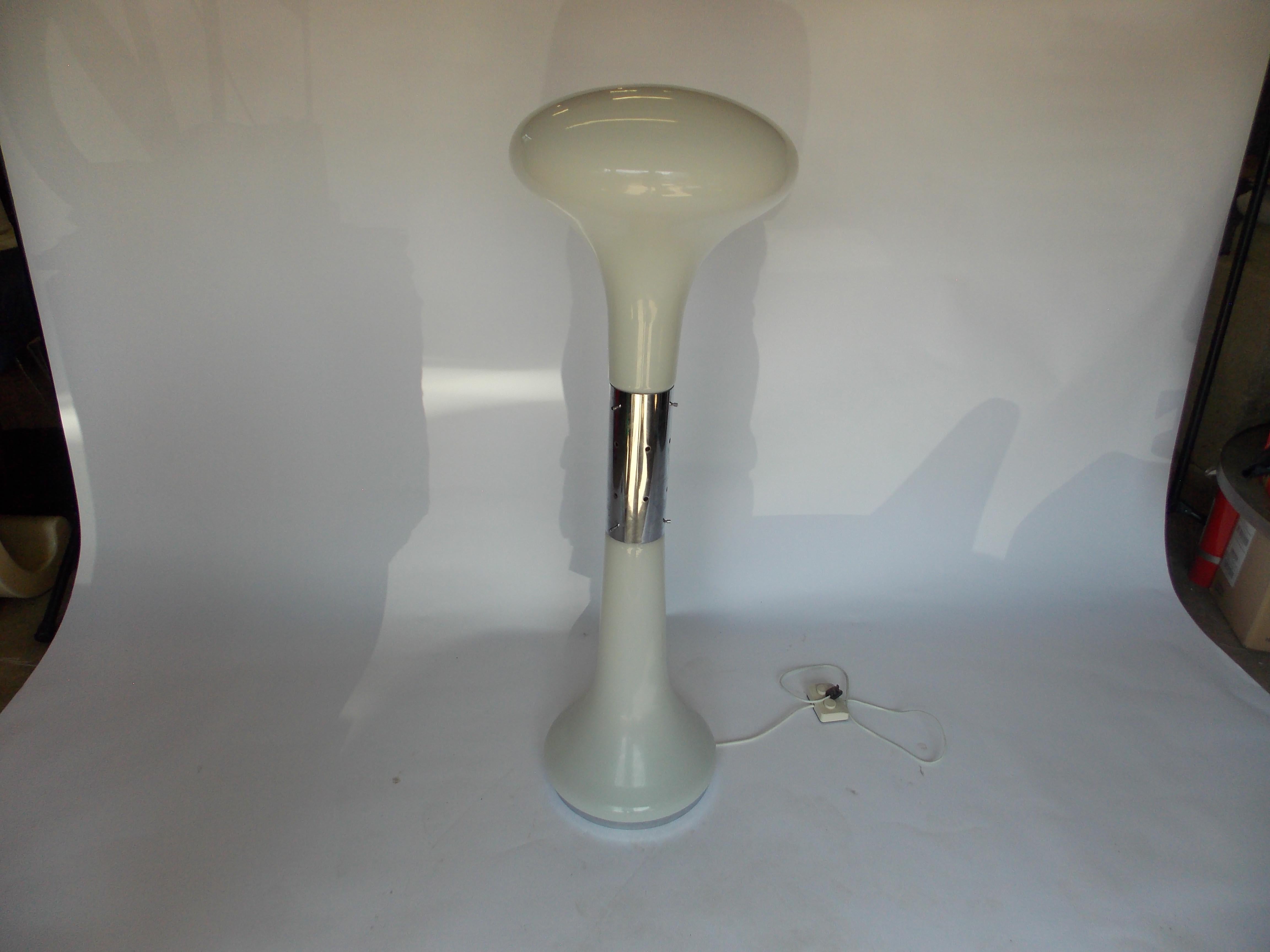 Vistosi Opaque White Glass Floor Lamp In Good Condition For Sale In West Palm Beach, FL