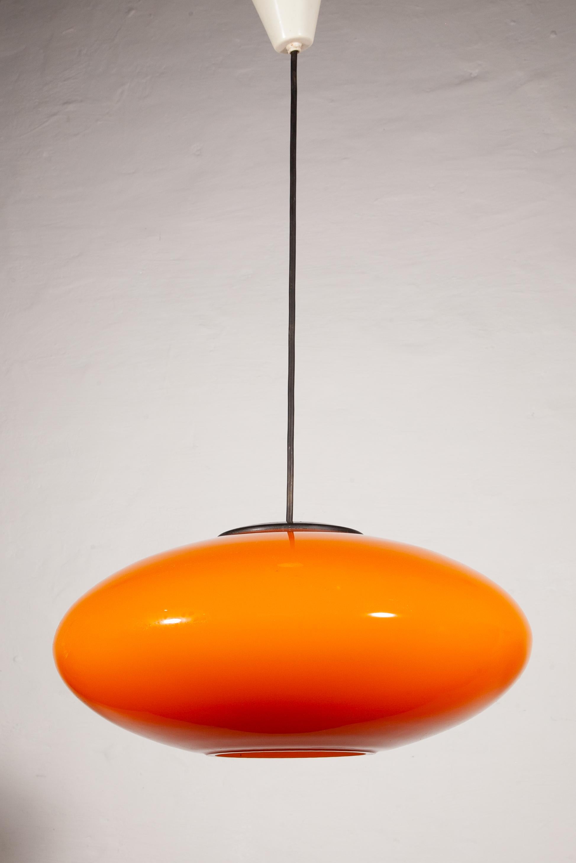Vistosi Orange Pendant Lamp, 1960S Moderno de mediados de siglo en venta