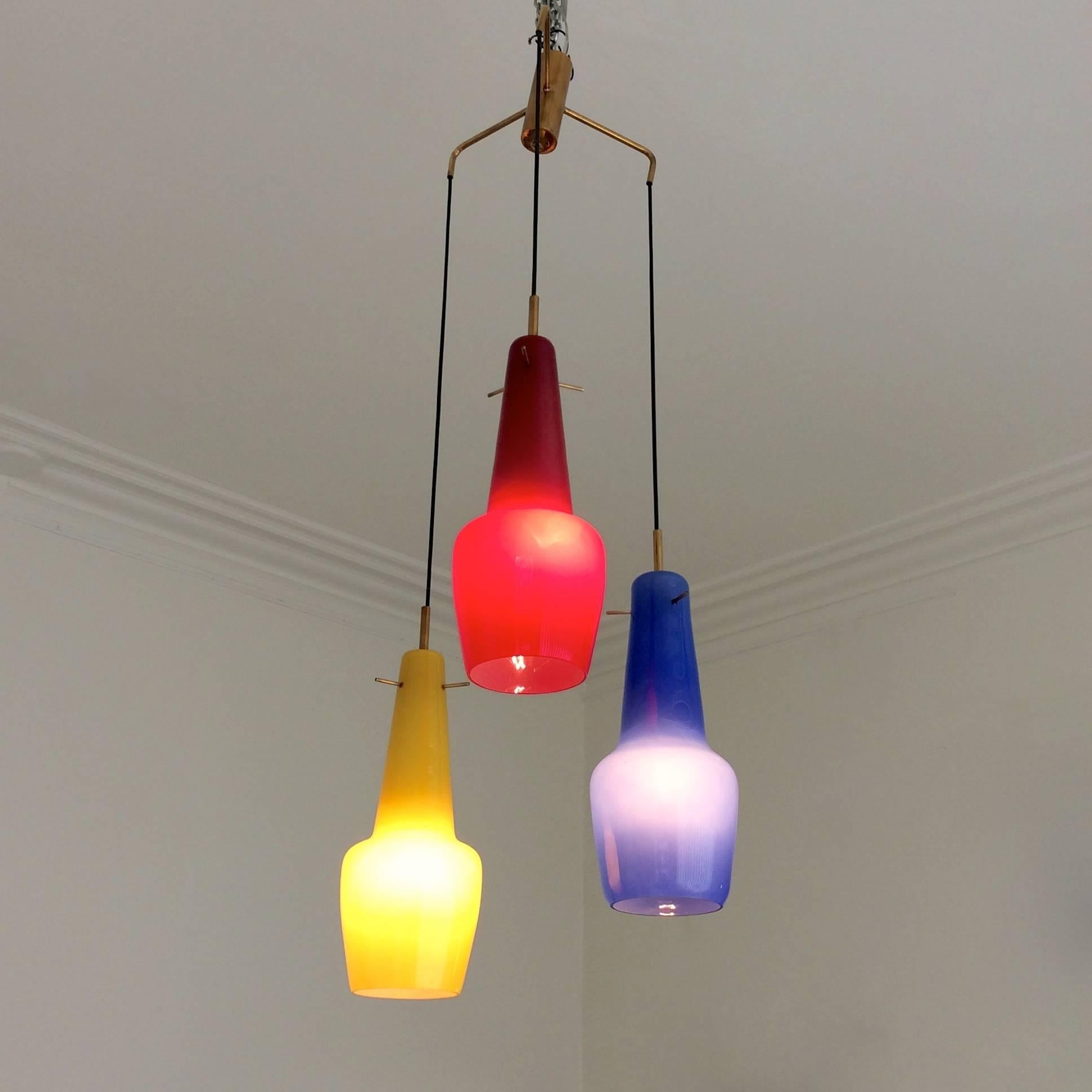 Nice Vistosi pendant lamp, circa 1960, Italy.
Blue, red and yellow glass with brass fixation.
Dimensions: 120 cm height, diameter: 45 cm.
Three E27 bulbs of 60 W.
Good original condition.
 