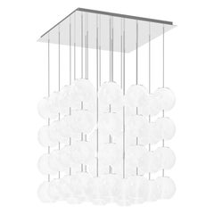 Vistosi-Pendelleuchte aus weiß gestreiftem Glas und verspiegeltem Stahlrahmen