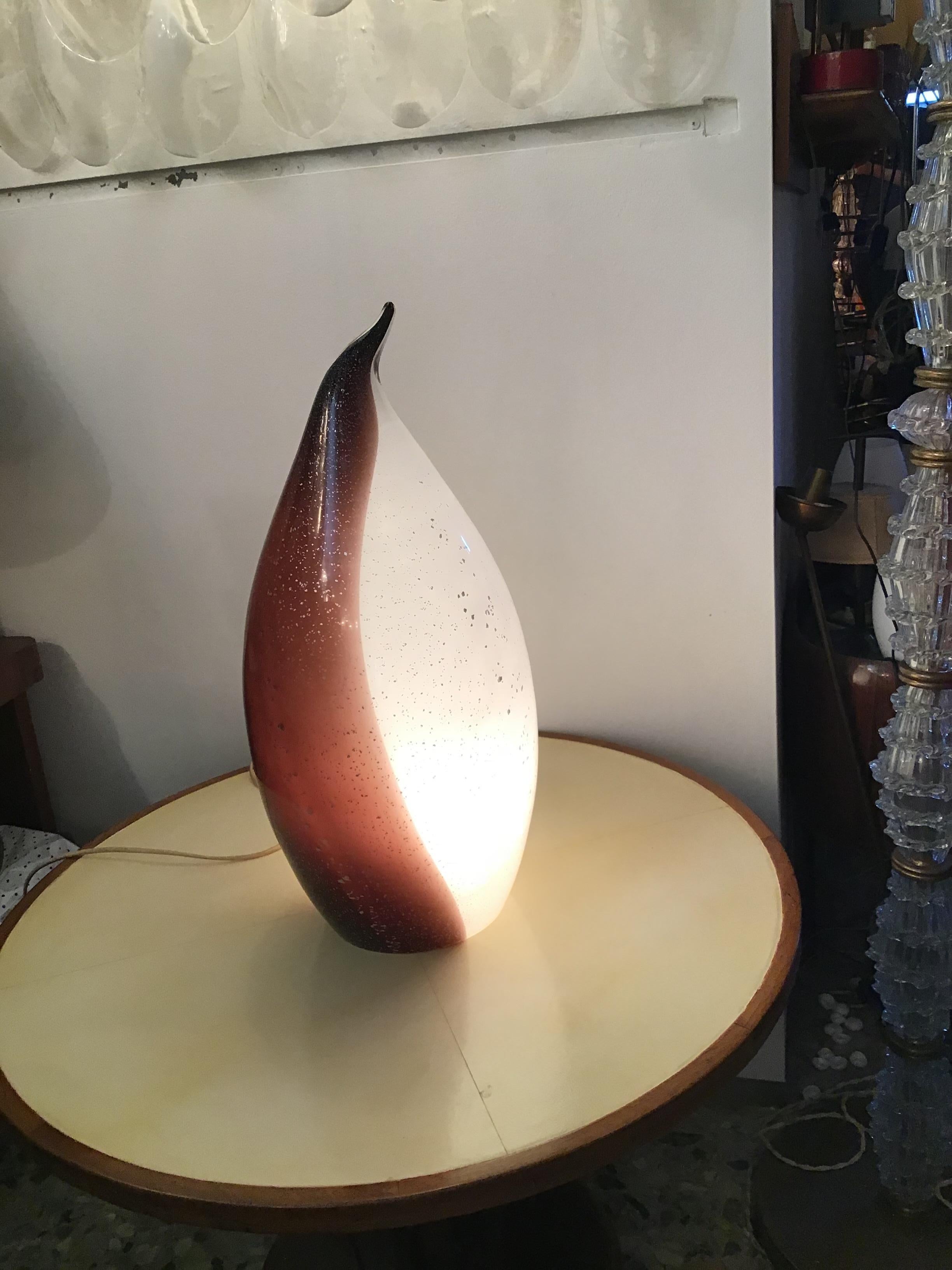 Lámpara de sobremesa Pingüino Vistosi con incrustaciones de cristal de Murano, 1965 Moderno en venta