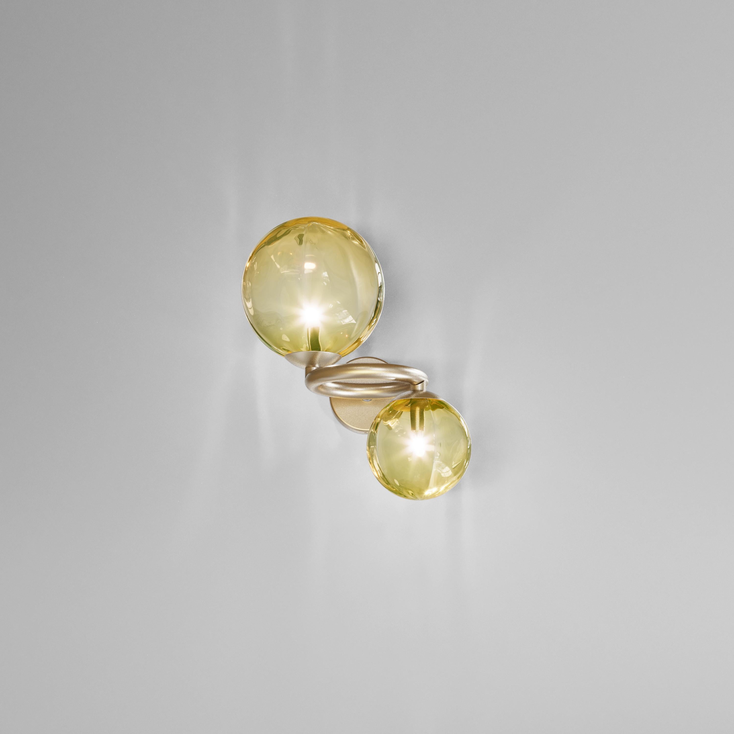 Modern Vistosi Sconce Light in Amber Transparent Glass And Matt Gold Frame For Sale